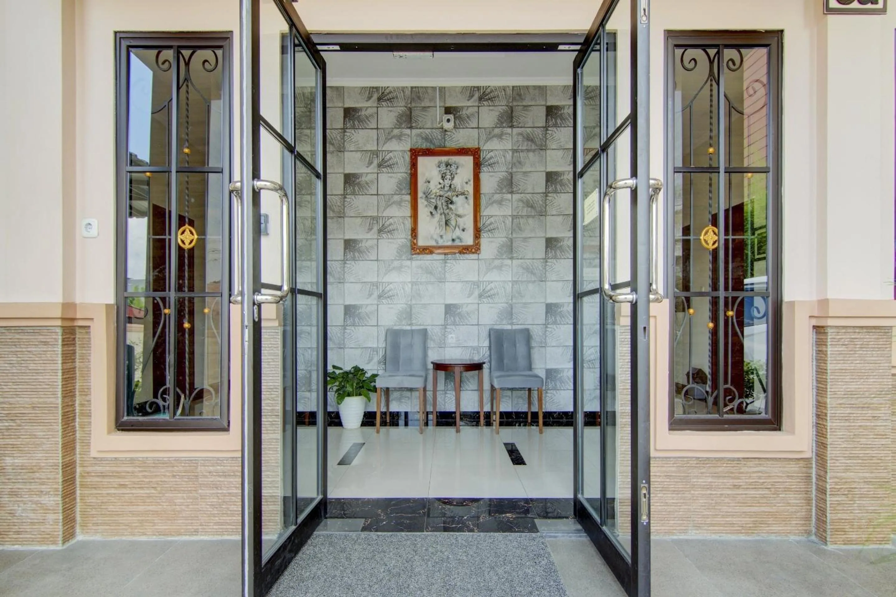 Lobby or reception in OYO 90233 The Shine Residence