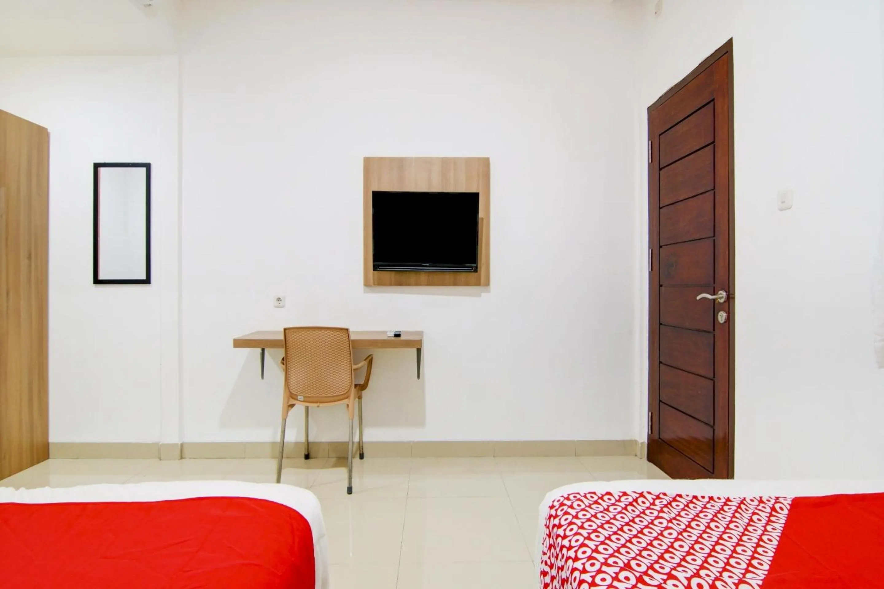 Bedroom in OYO 90233 The Shine Residence