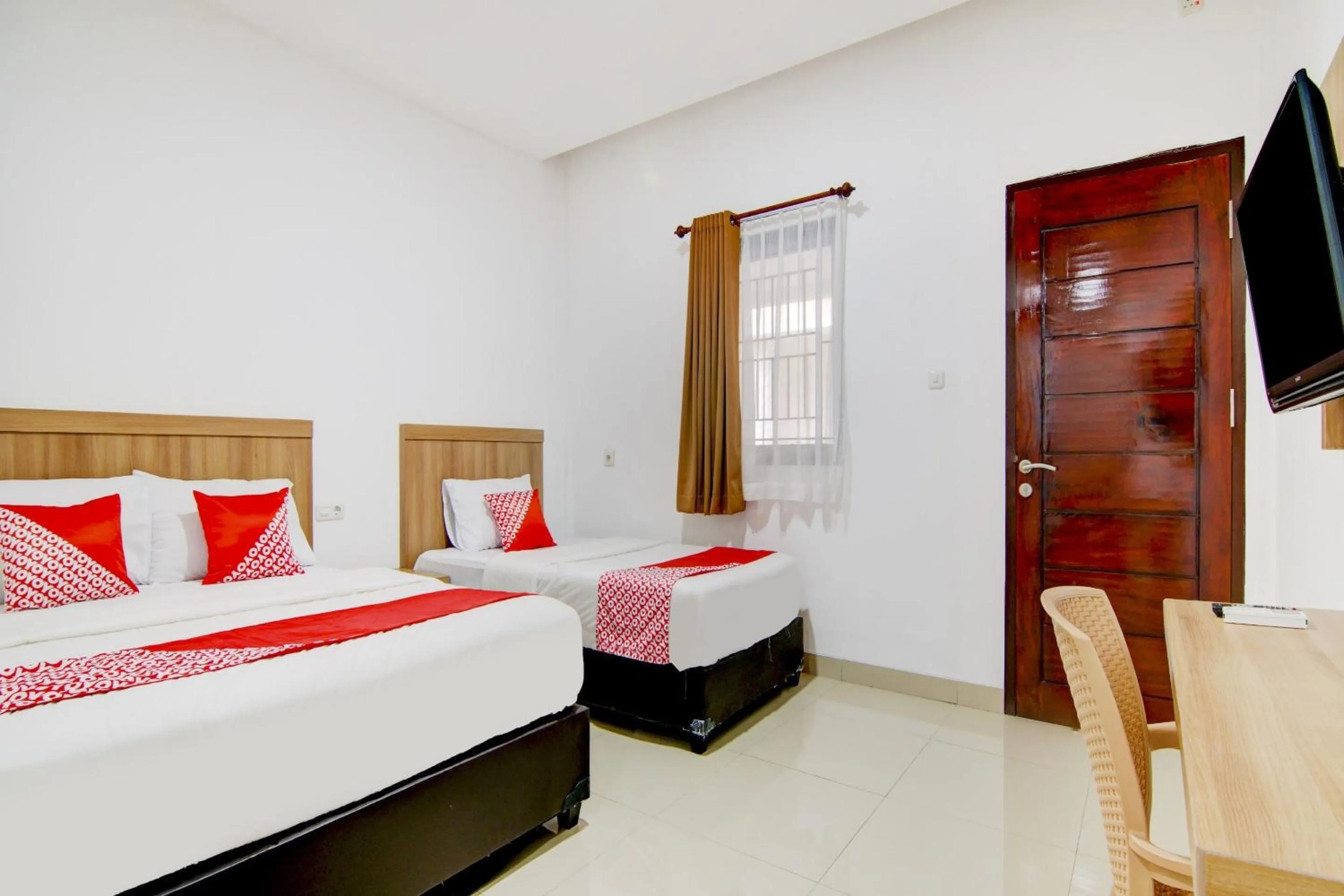 Bedroom in OYO 90233 The Shine Residence