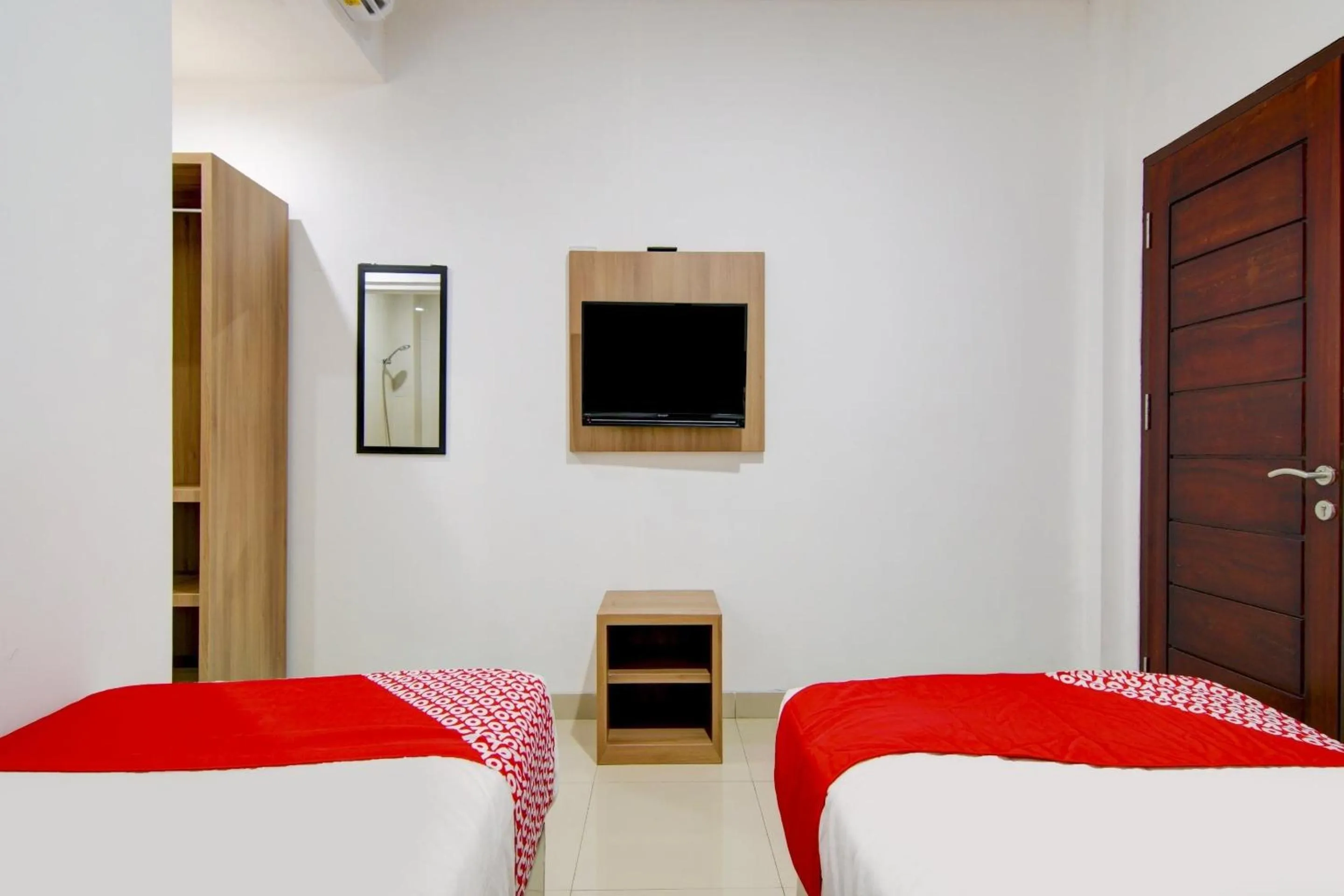 Bedroom in OYO 90233 The Shine Residence