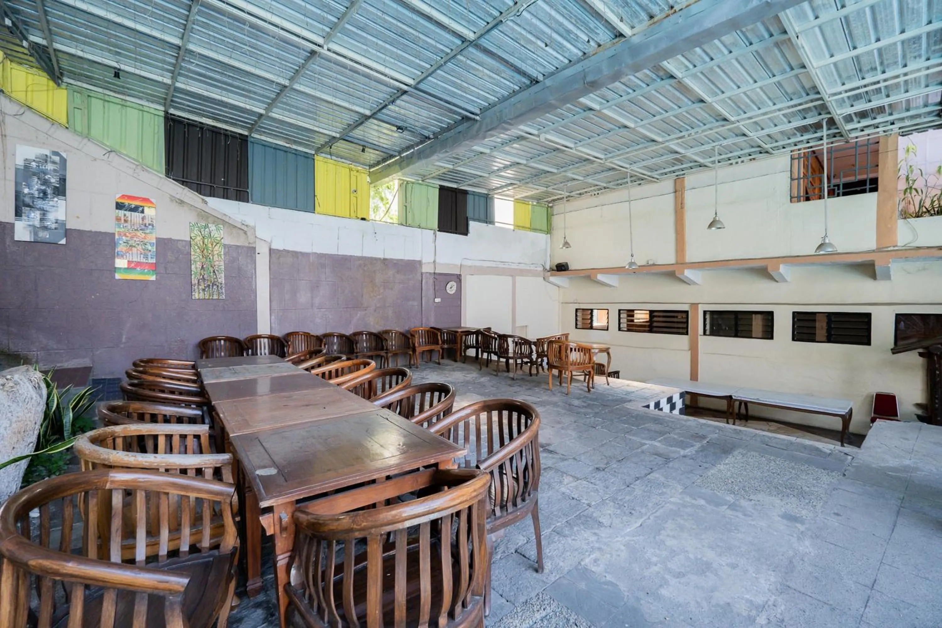 Restaurant/places to eat in Urbanview Hotel Near Jatim Park 1 by RedDoorz