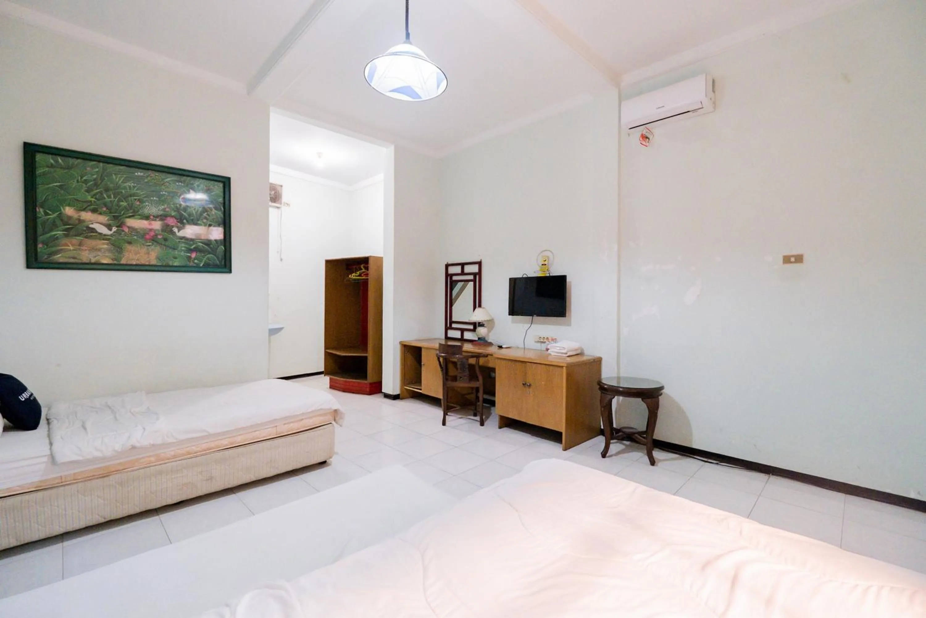 Bed in Urbanview Hotel Near Jatim Park 1 by RedDoorz