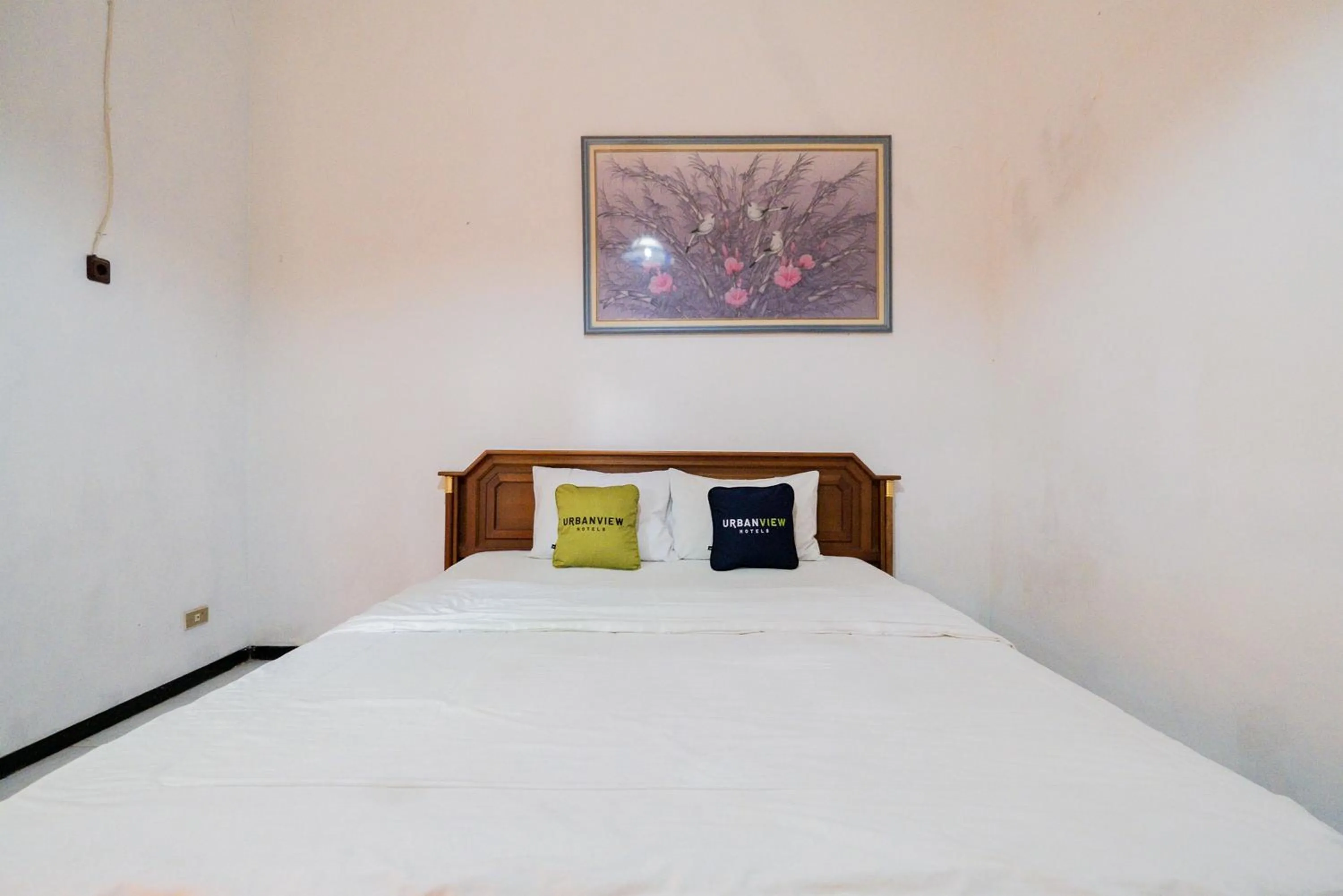 Bed in Urbanview Hotel Near Jatim Park 1 by RedDoorz