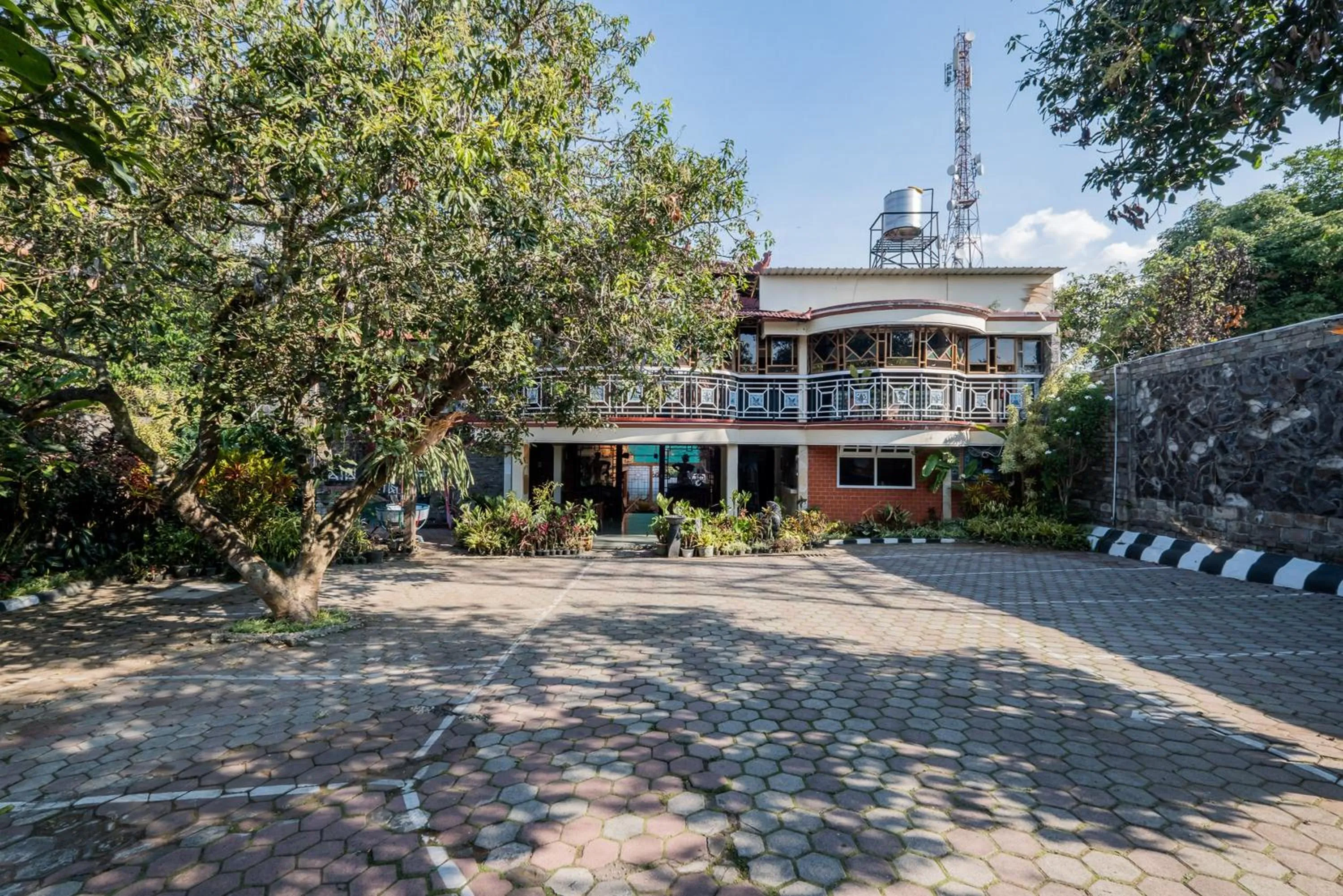 Property building in Urbanview Hotel Near Jatim Park 1 by RedDoorz