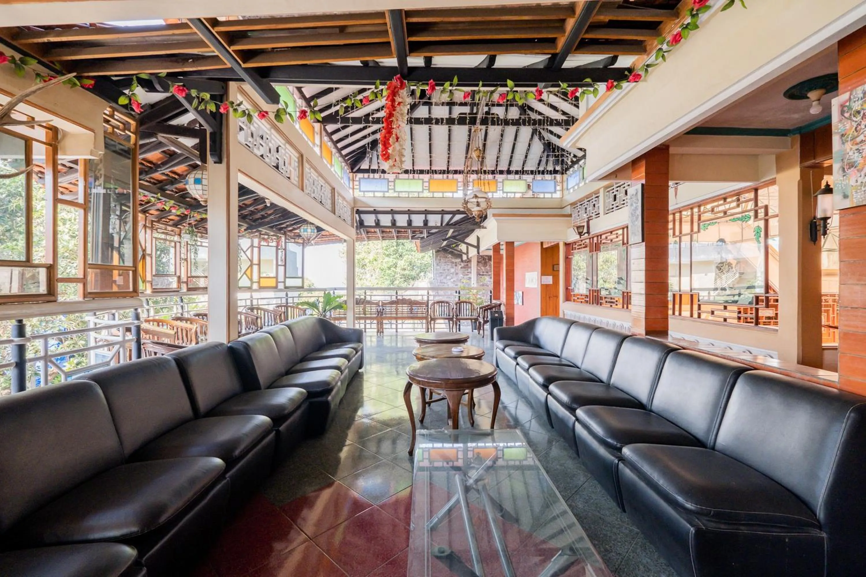 Seating area in Urbanview Hotel Near Jatim Park 1 by RedDoorz