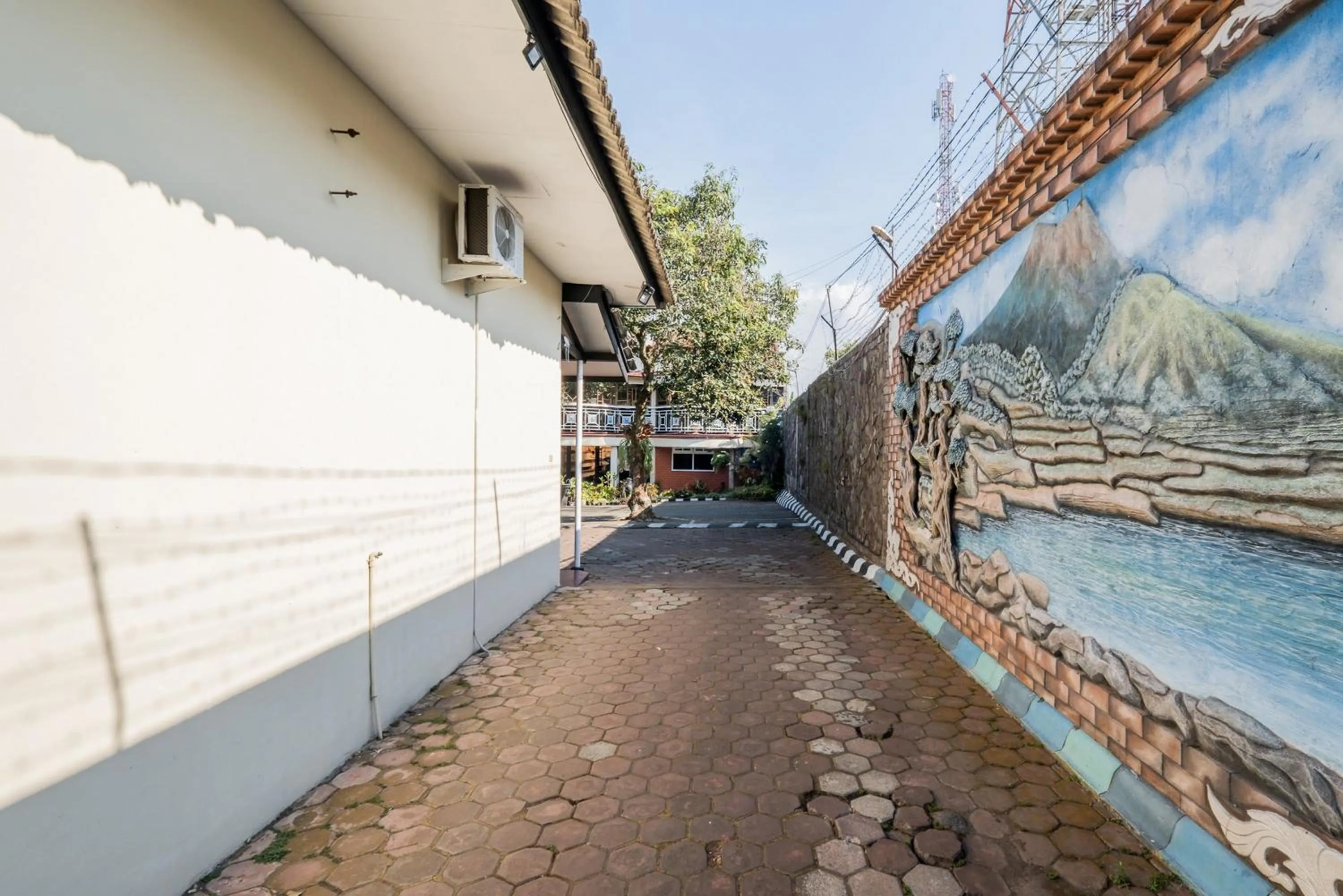 Property building in Urbanview Hotel Near Jatim Park 1 by RedDoorz