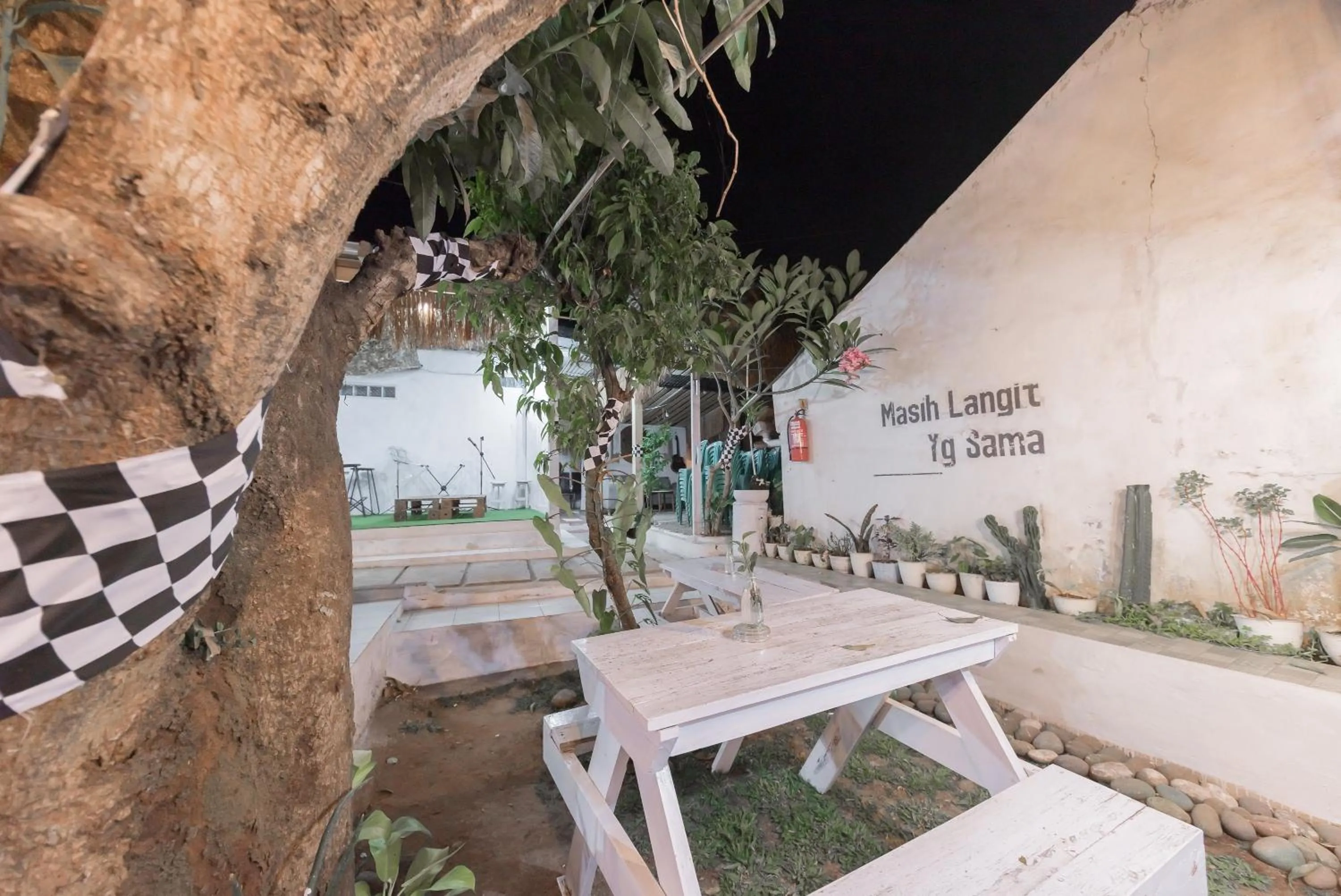 Property building in RedDoorz near Terminal Pasir Hayam Cianjur