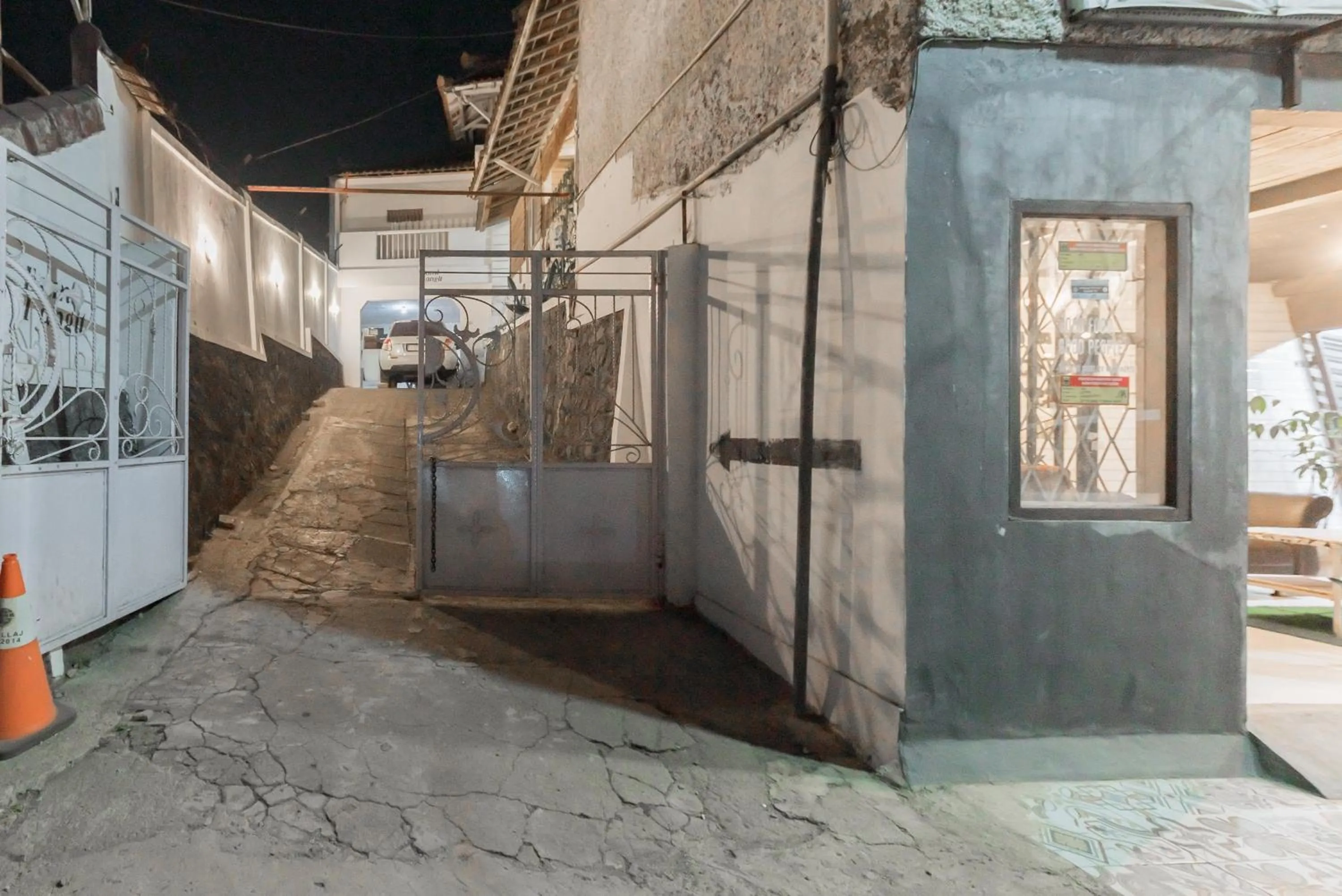 Property building in RedDoorz near Terminal Pasir Hayam Cianjur