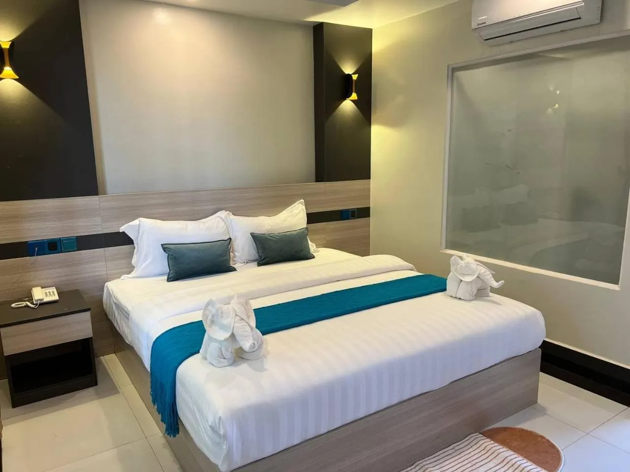 Bed in Twin Hotel Kampot