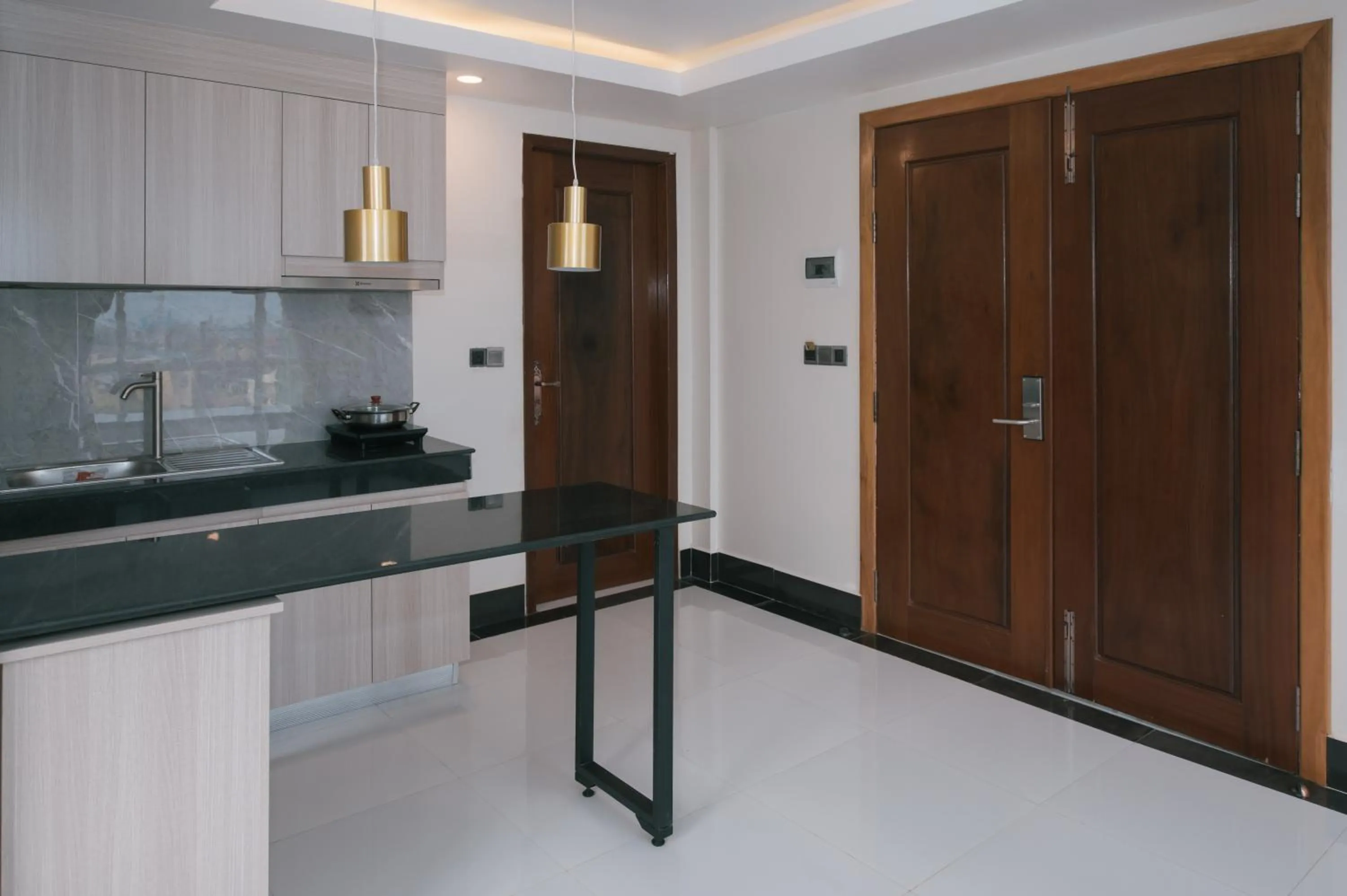 Skiing in Twin Hotel Kampot