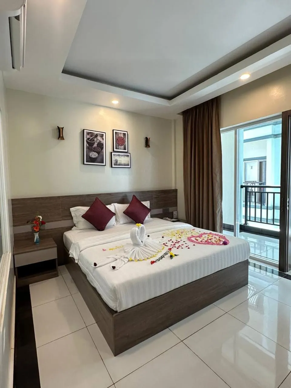 Bed in Twin Hotel Kampot