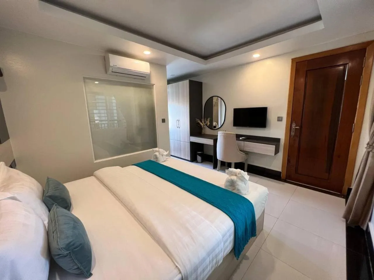 Bed in Twin Hotel Kampot