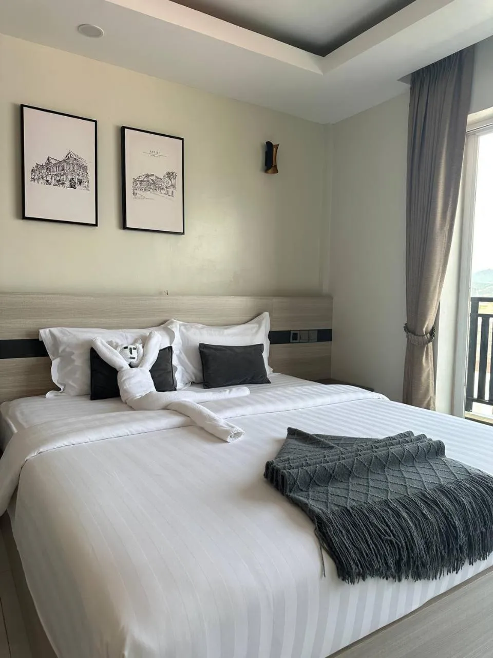 Bed in Twin Hotel Kampot