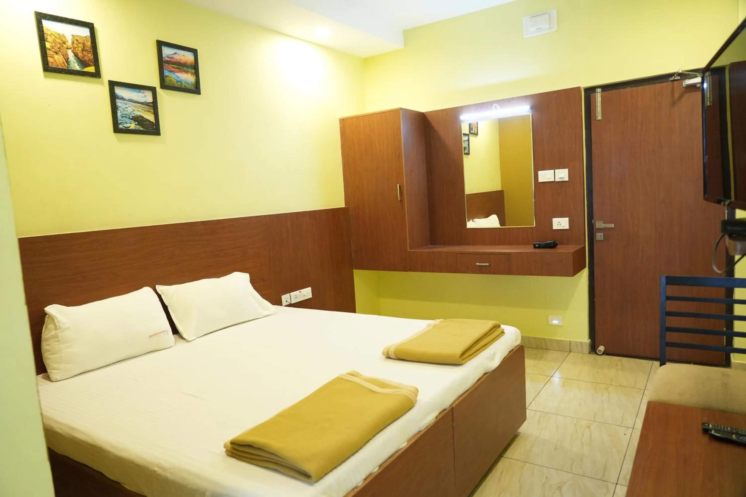Bedroom, Bed in Sri Krishnan Residency