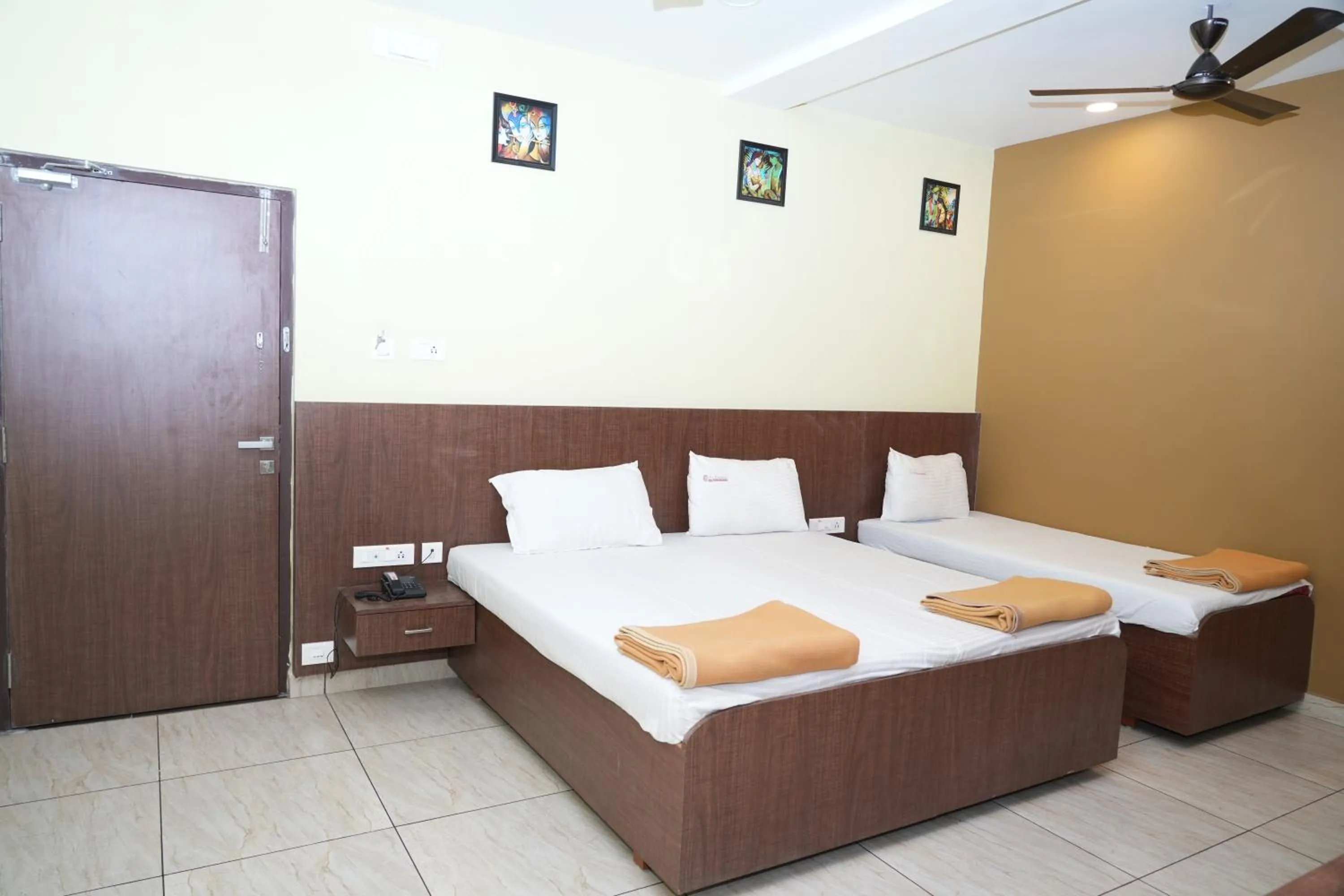 Bed in Sri Krishnan Residency