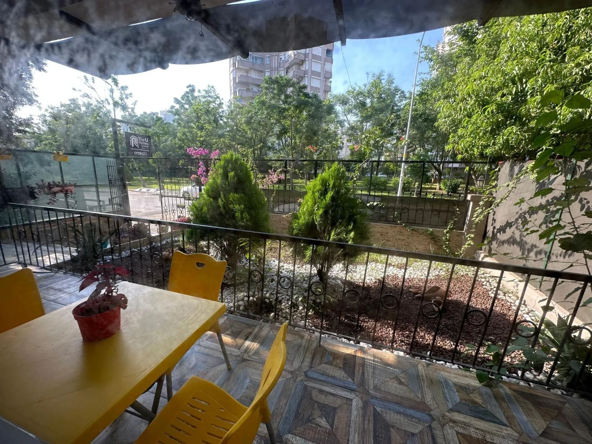 Day in The U HOMES APART