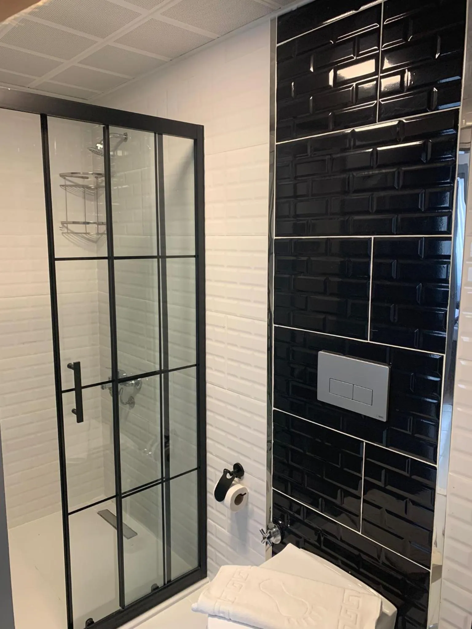 Shower in The U HOMES APART