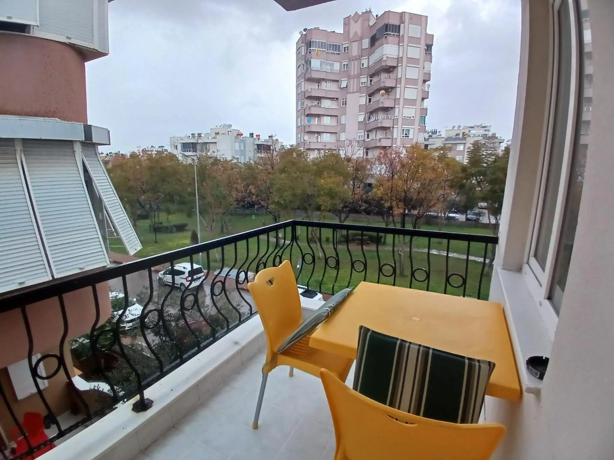 Day in The U HOMES APART