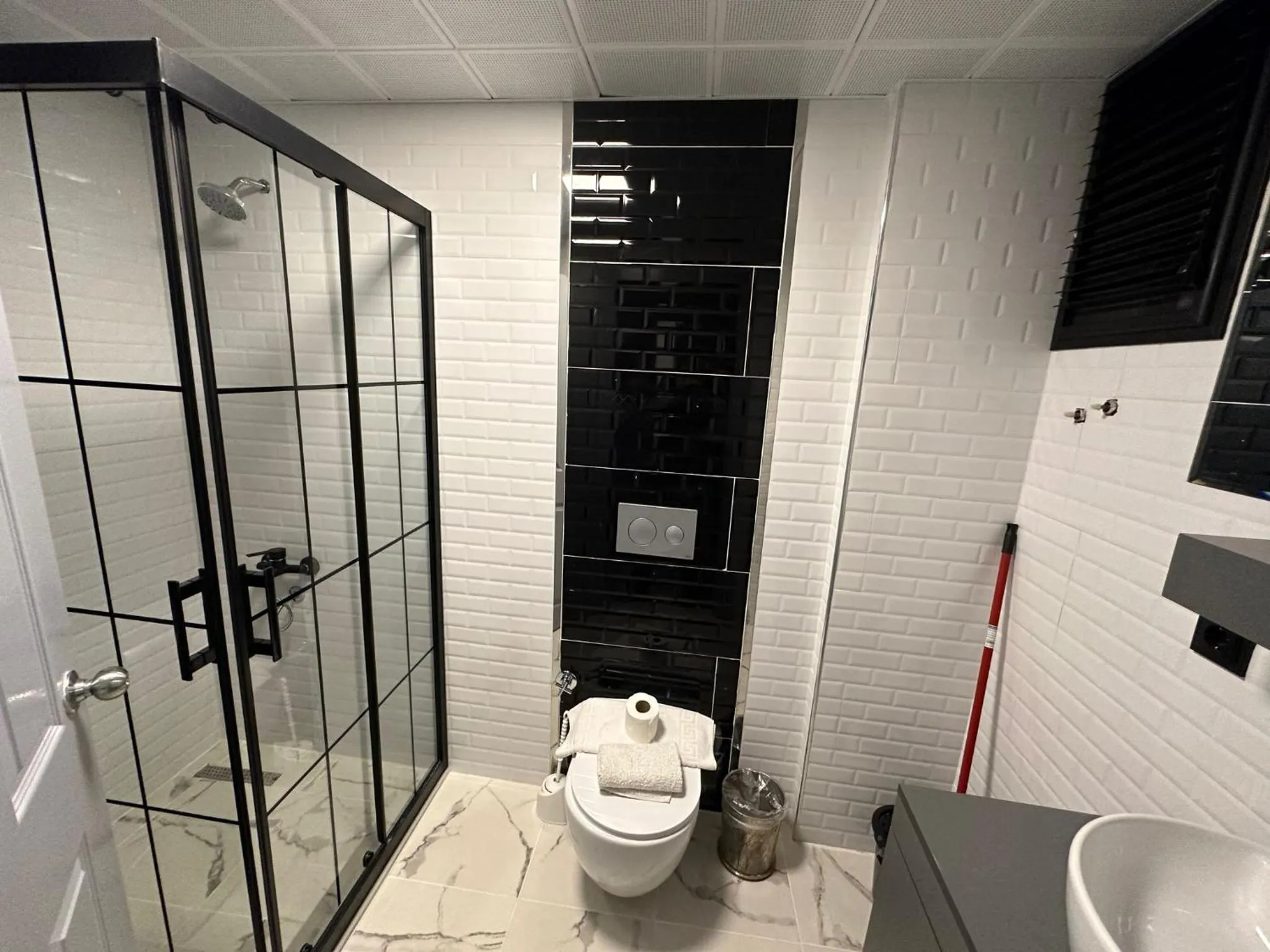 Shower in The U HOMES APART