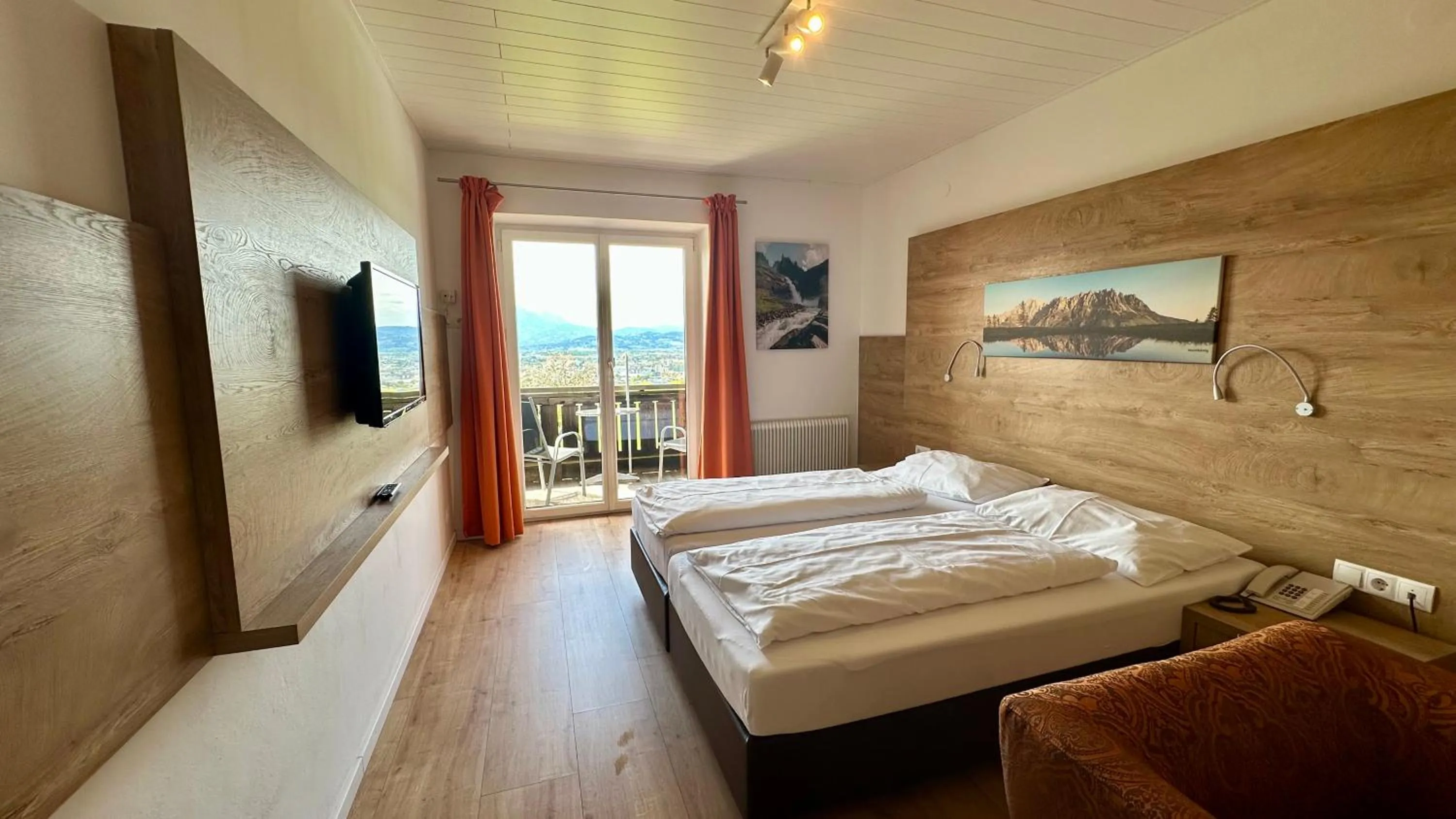 Photo of the whole room, Bed in Hotel Schöne Aussicht