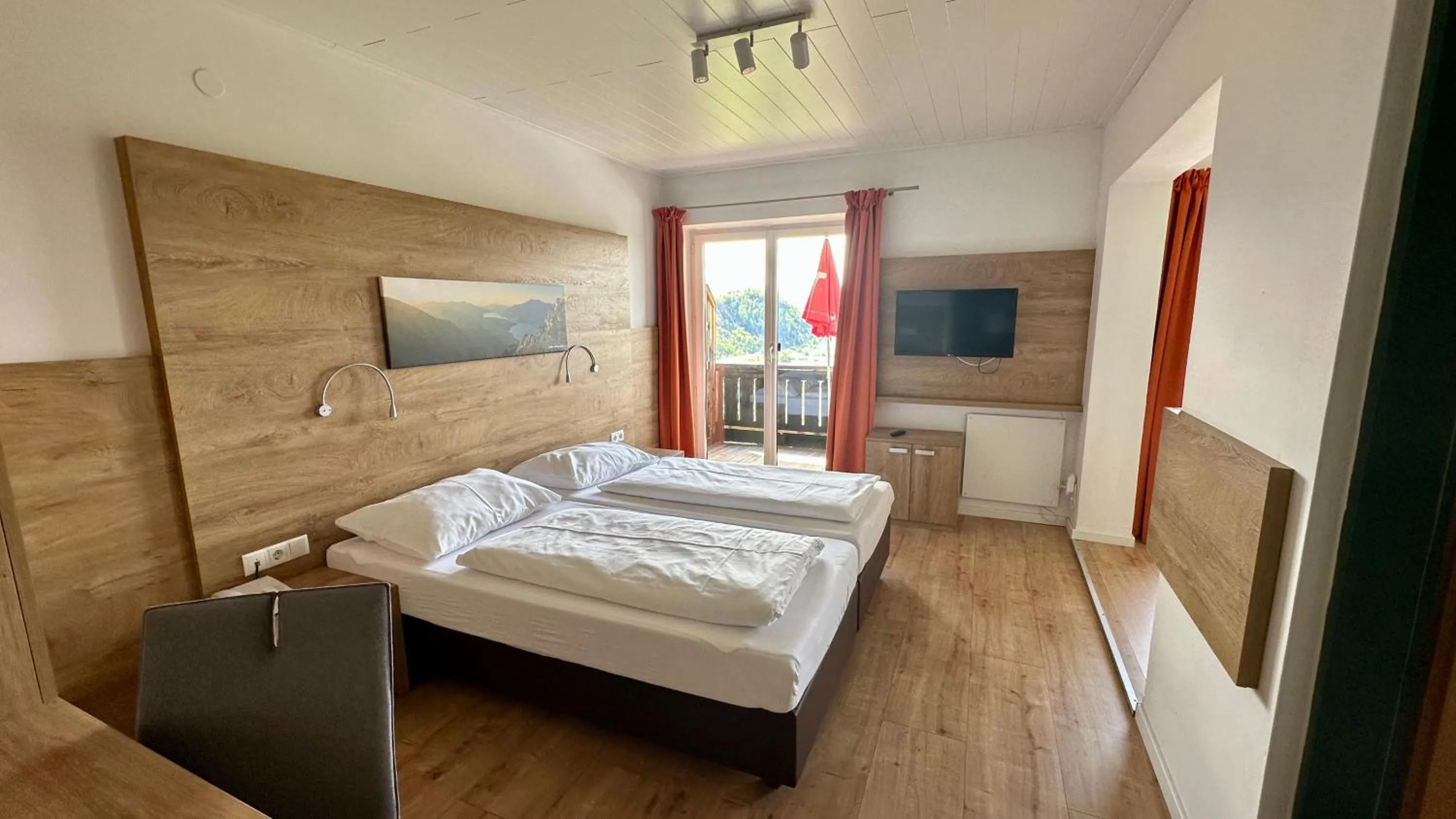 Photo of the whole room, Bed in Hotel Schöne Aussicht