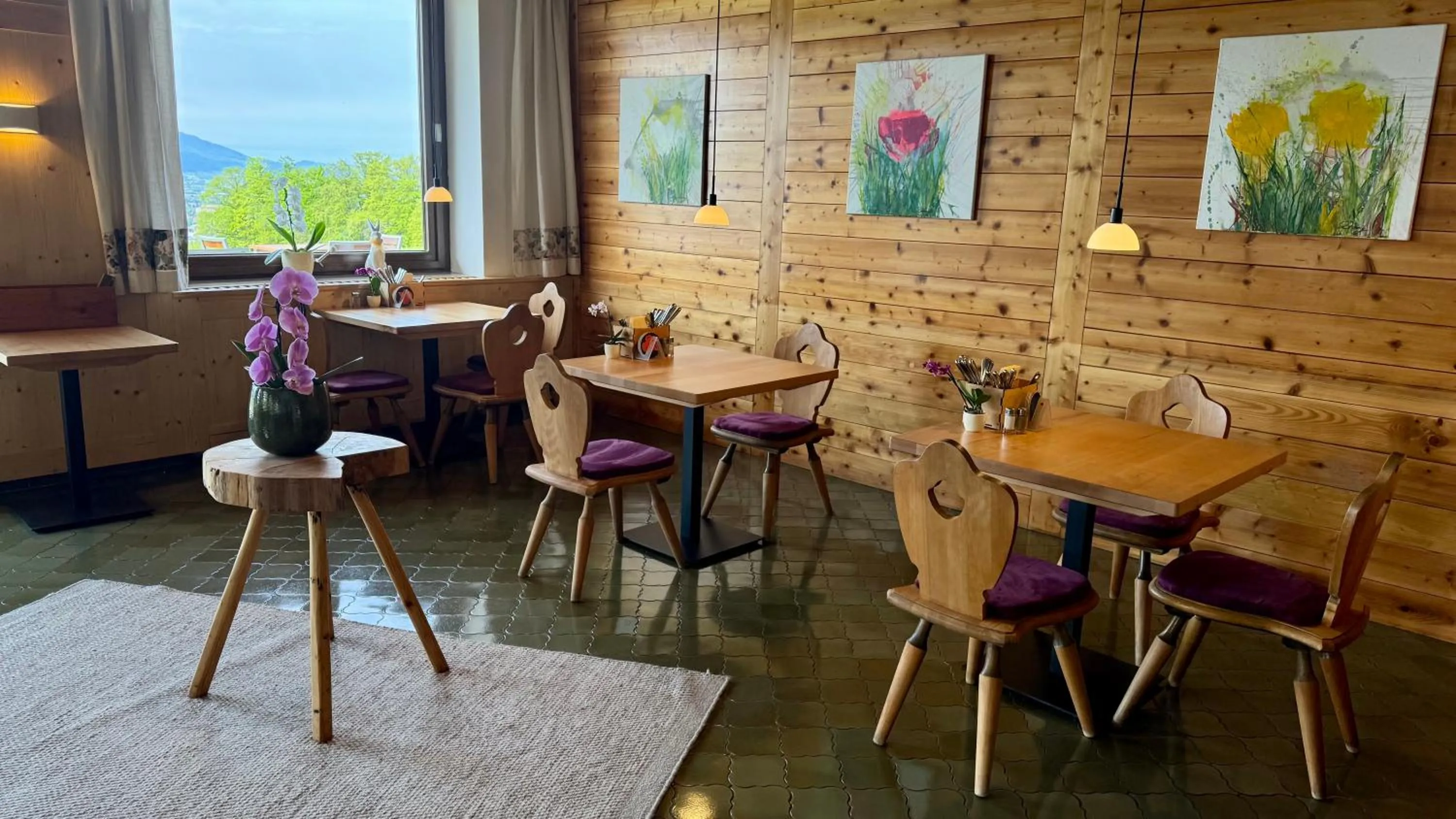 Restaurant/places to eat in Hotel Schöne Aussicht