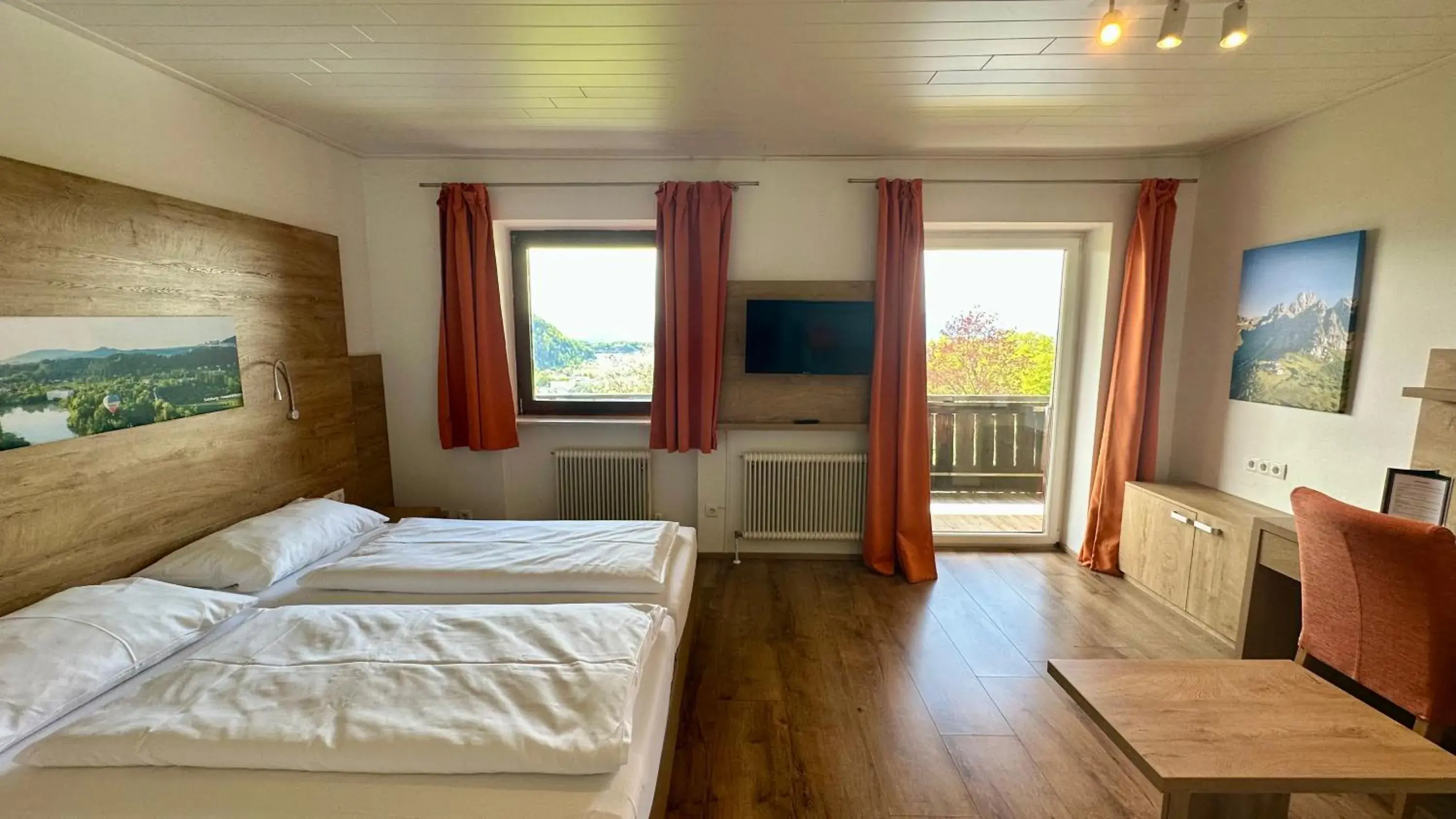 Deluxe Double Room with Balcony in Hotel Schöne Aussicht Deluxe Double Room with Balcony in Hotel Schöne Aussicht