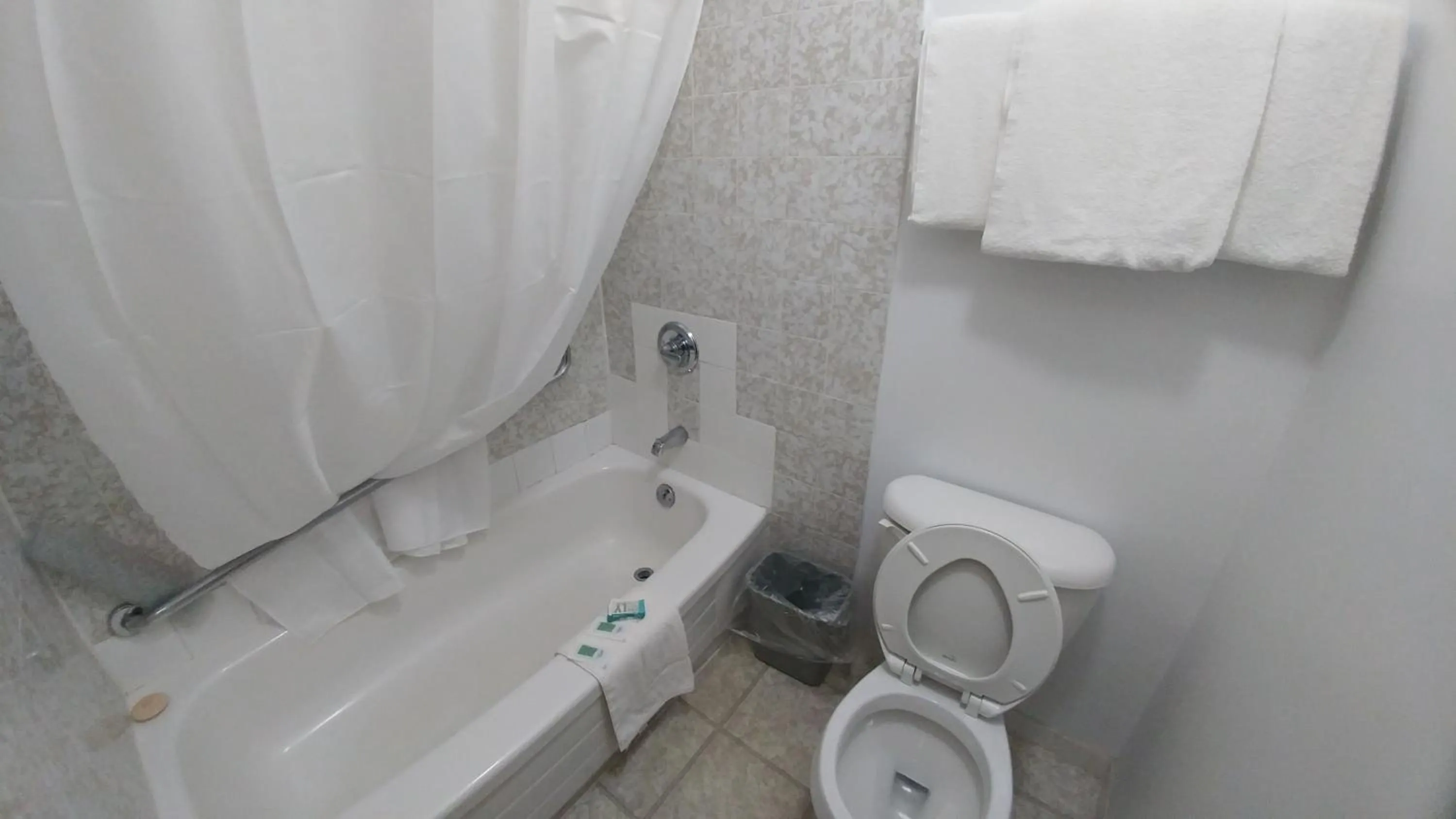 Bathroom in Northlander Motel