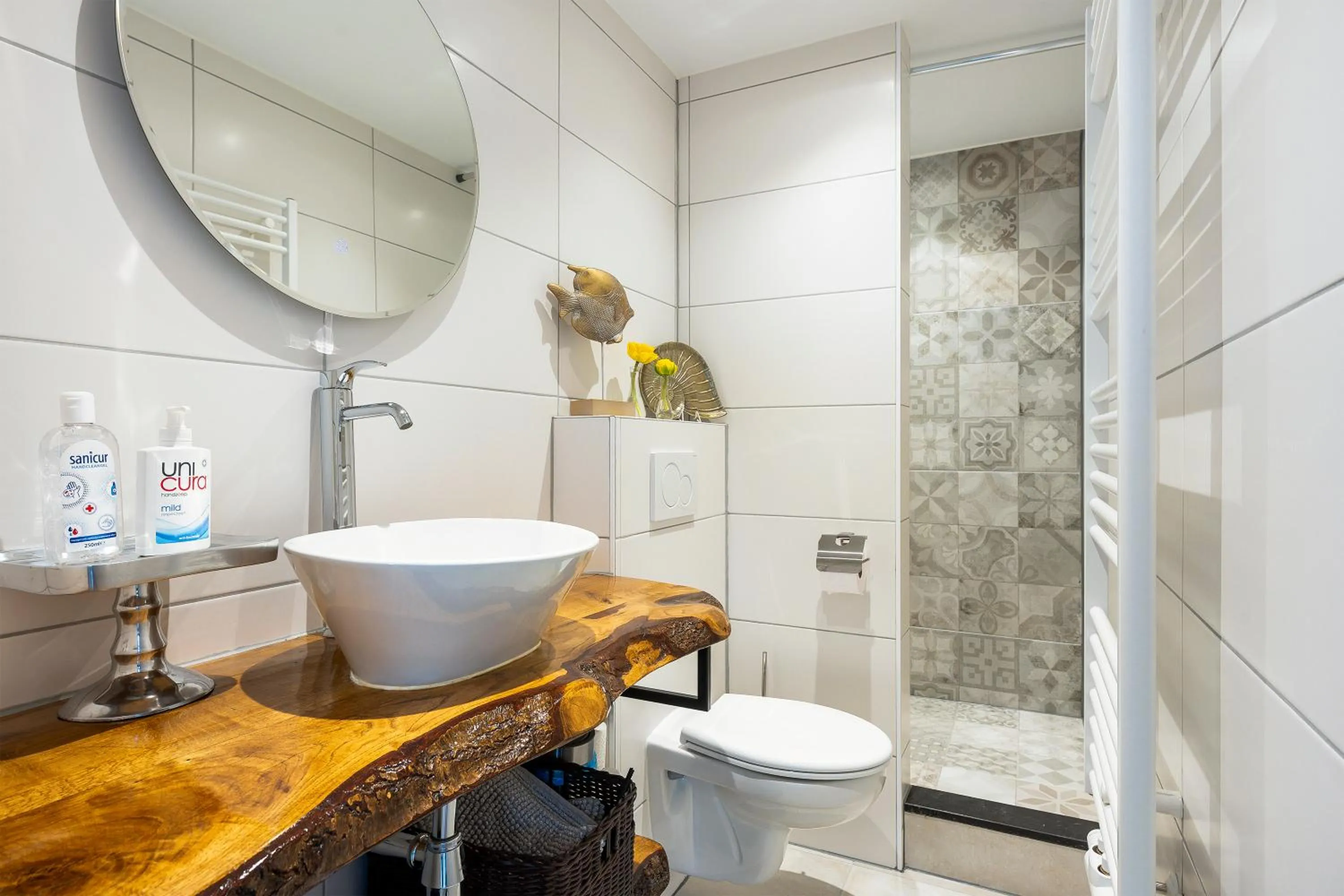 Bathroom in Cottage 44 - Free parking!