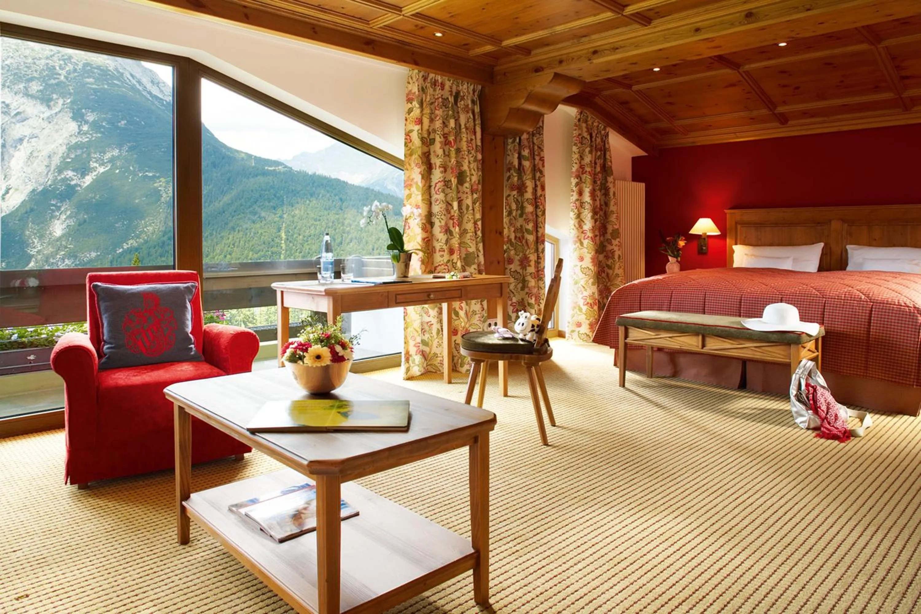 Day, Bed in Interalpen-Hotel Tyrol