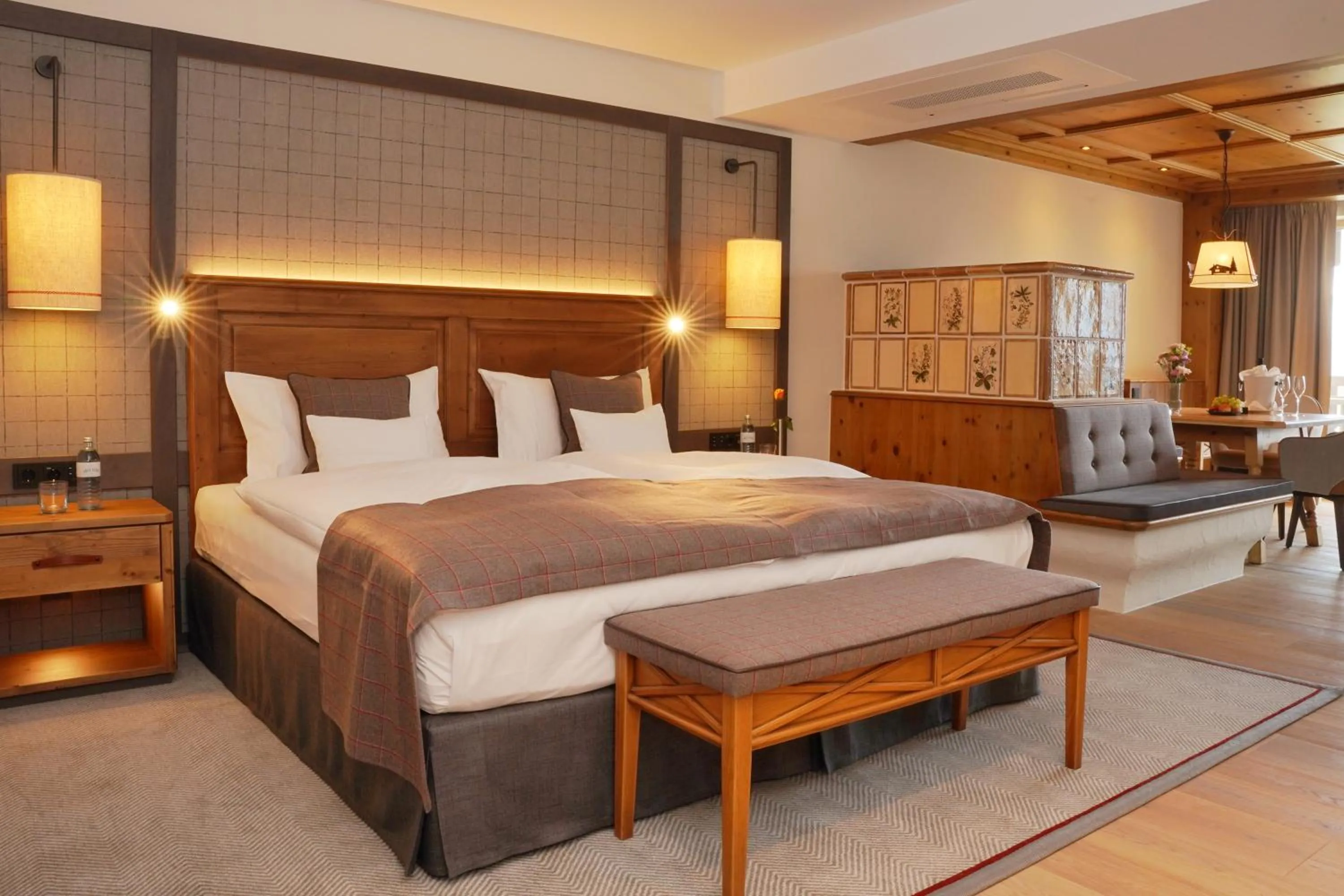 Bedroom, Bed in Interalpen-Hotel Tyrol