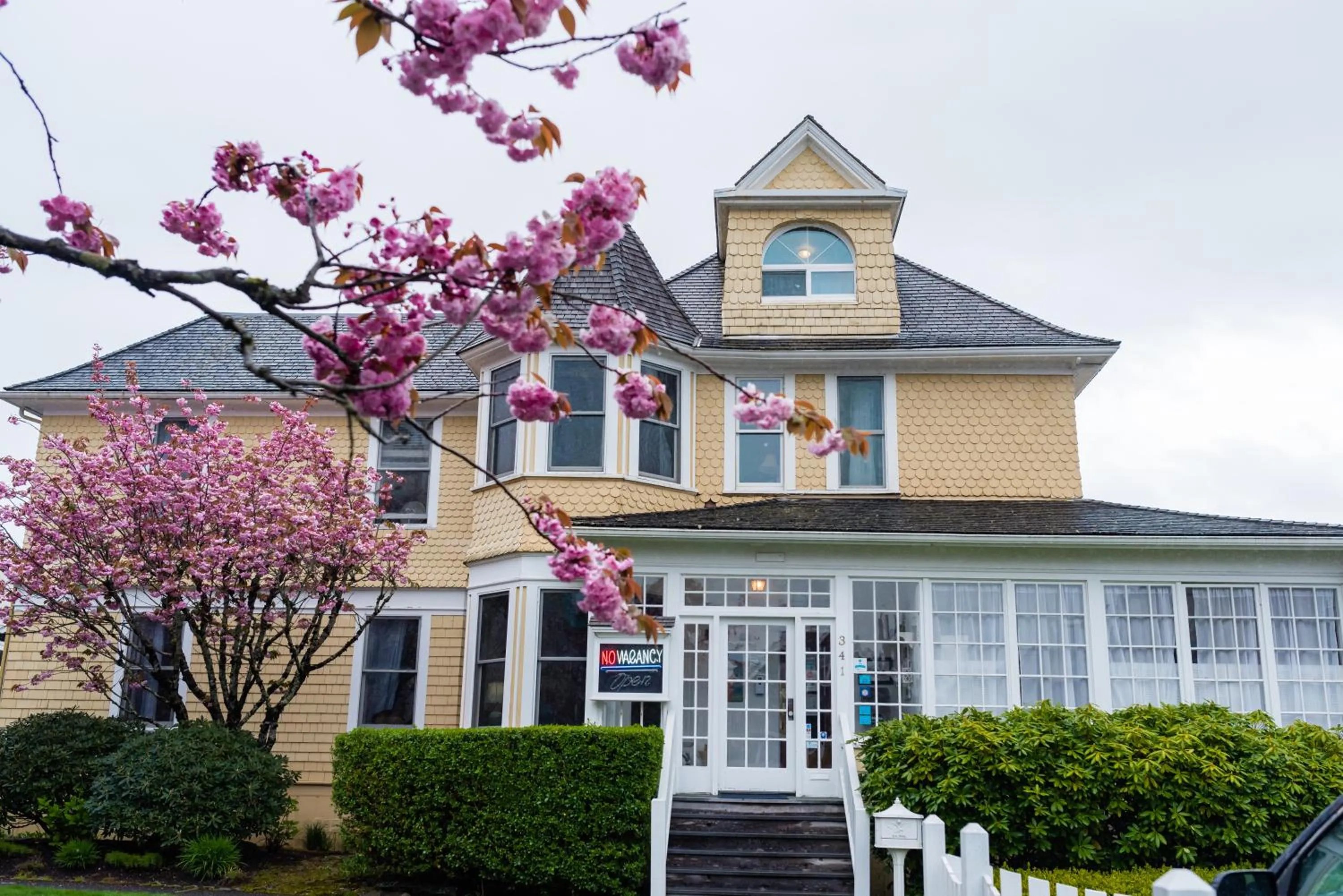 Property building in Gilbert Inn Seaside