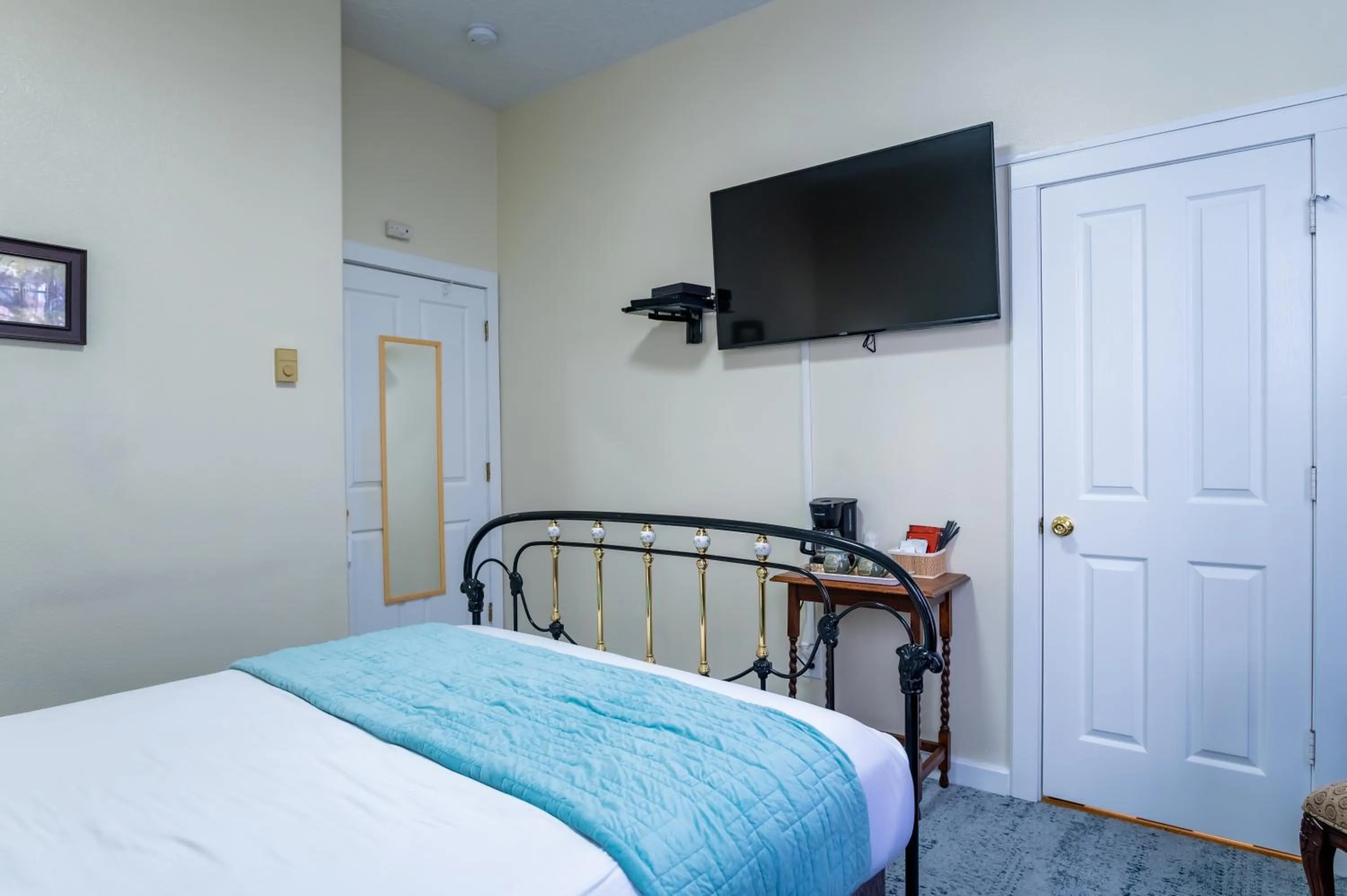 TV and multimedia, Bed in Gilbert Inn Seaside