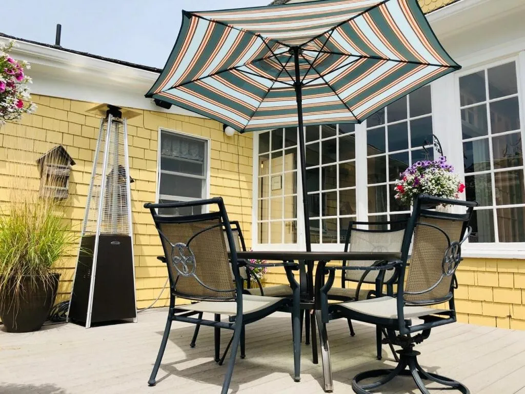 Patio in Gilbert Inn Seaside