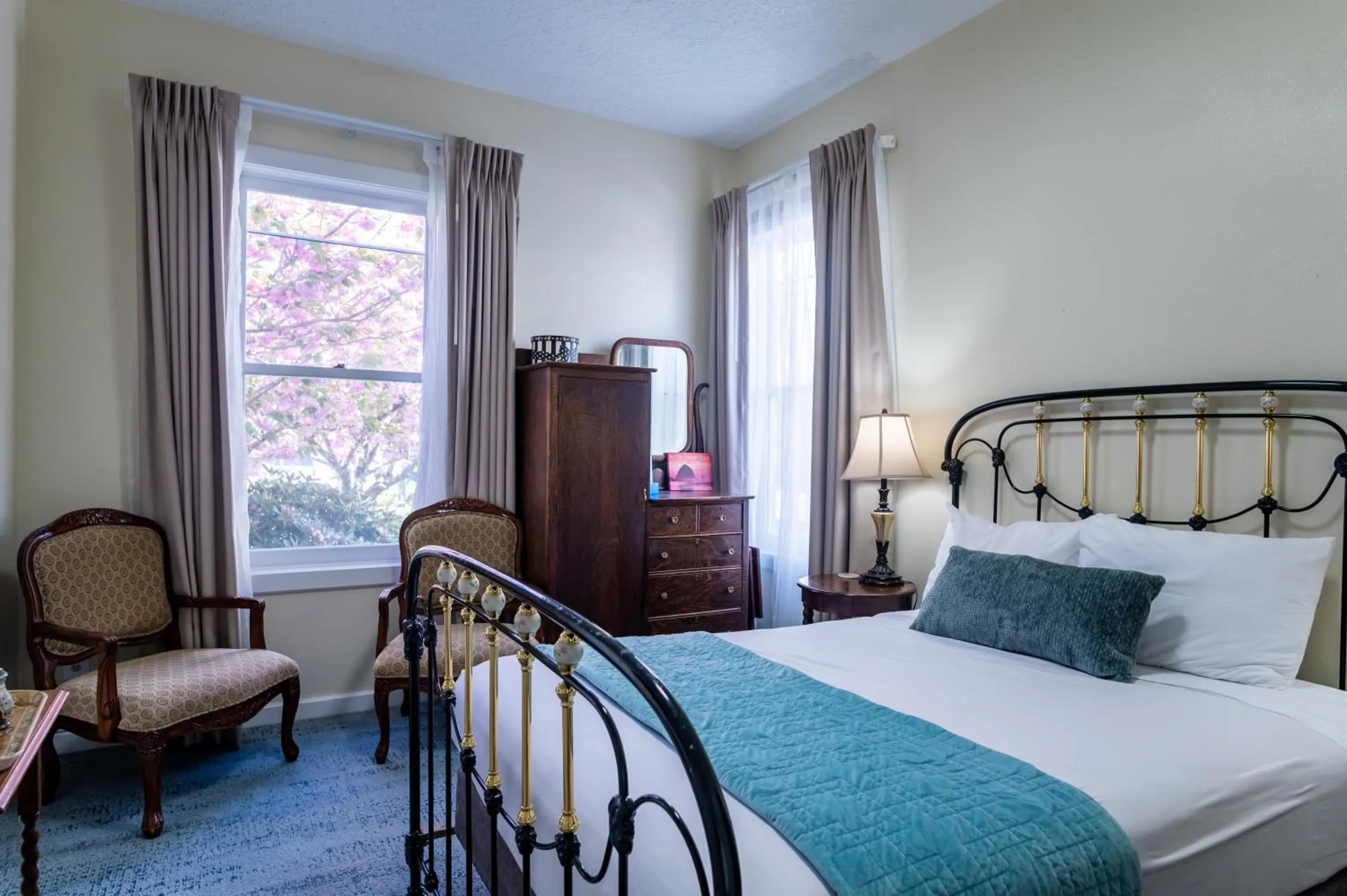 Bed in Gilbert Inn Seaside