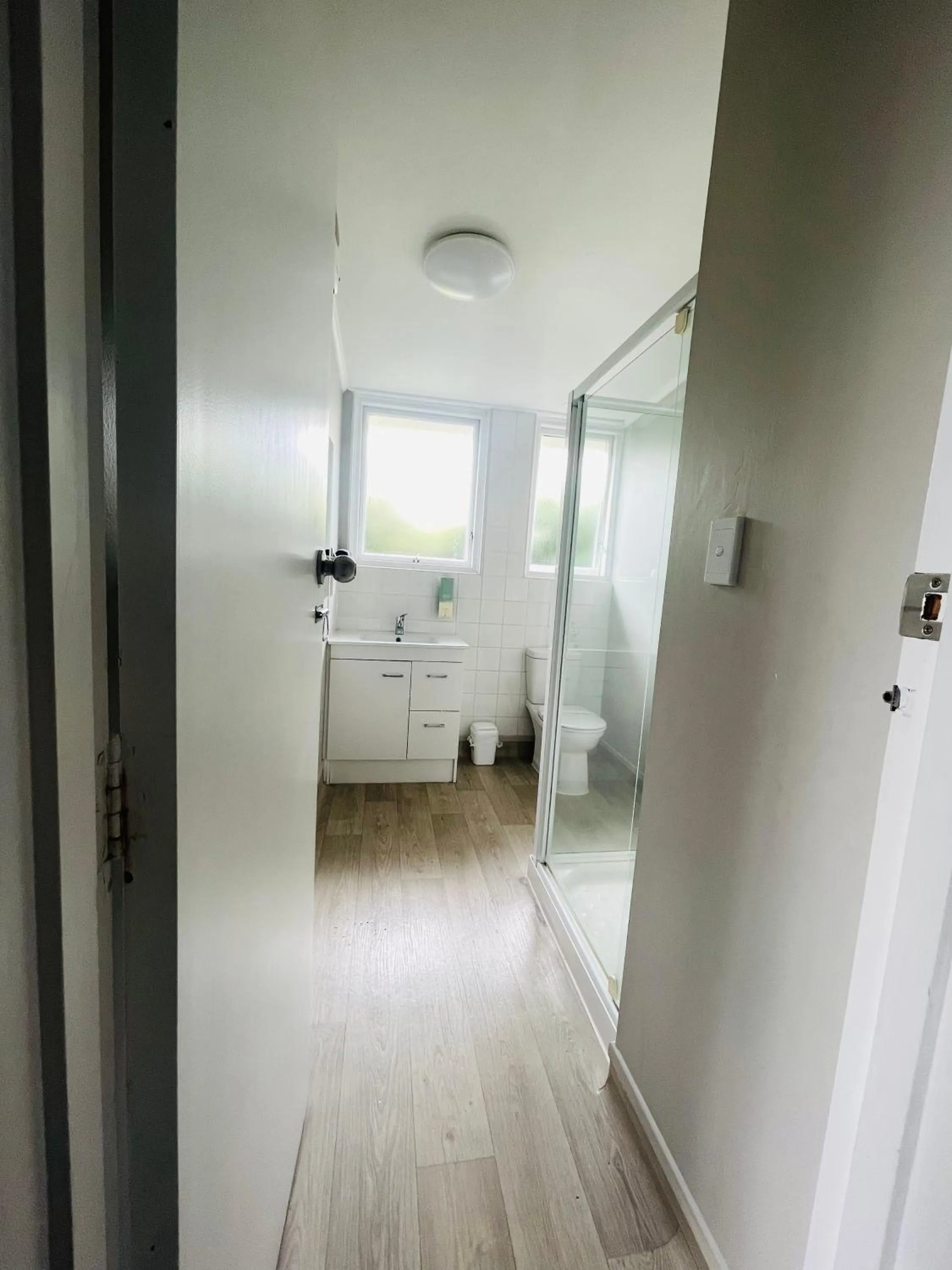 Shower in Ashleigh Court Motel-Christchurch Hagley Park