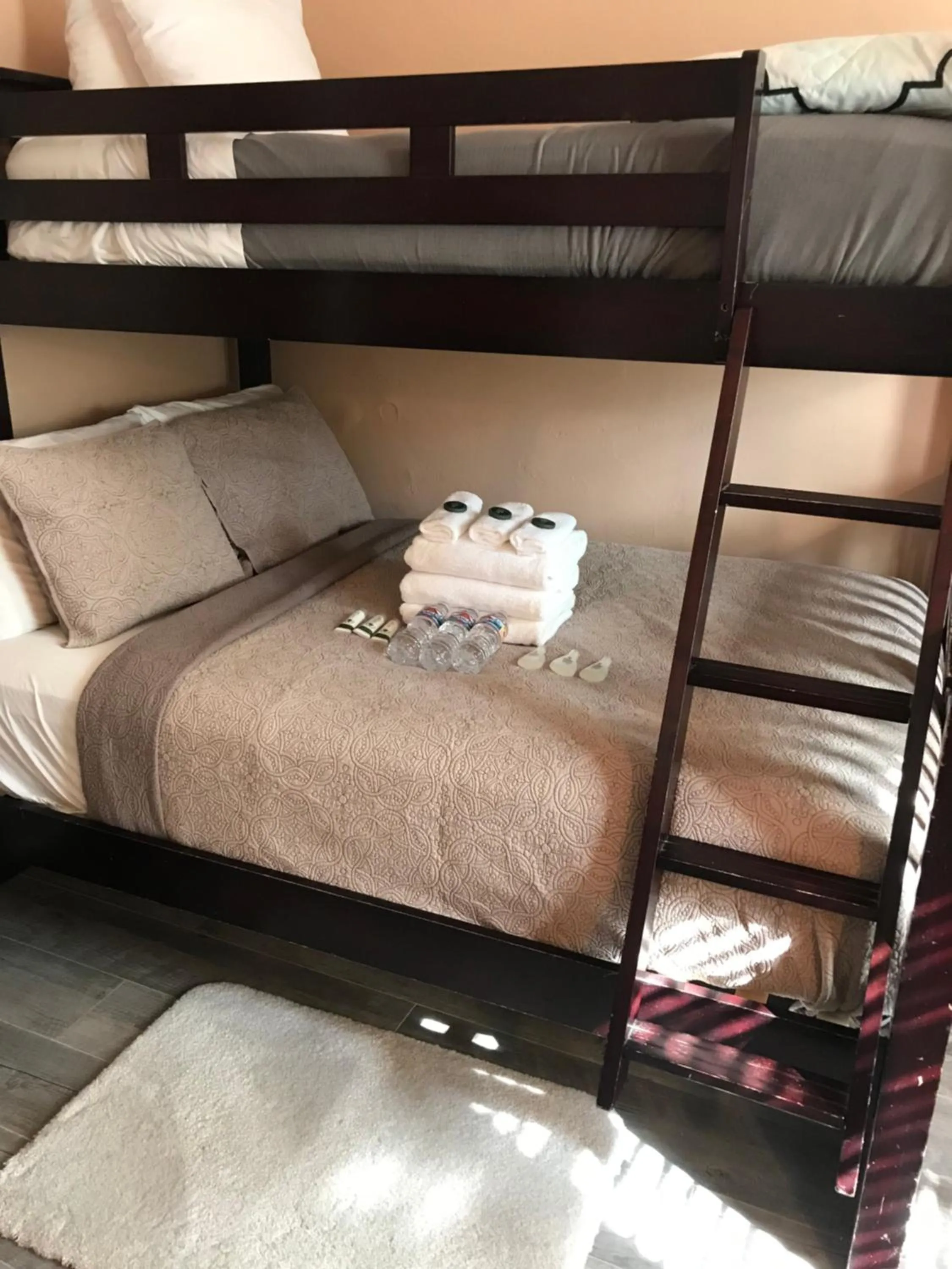 bunk bed, Bed in Luz Hotel