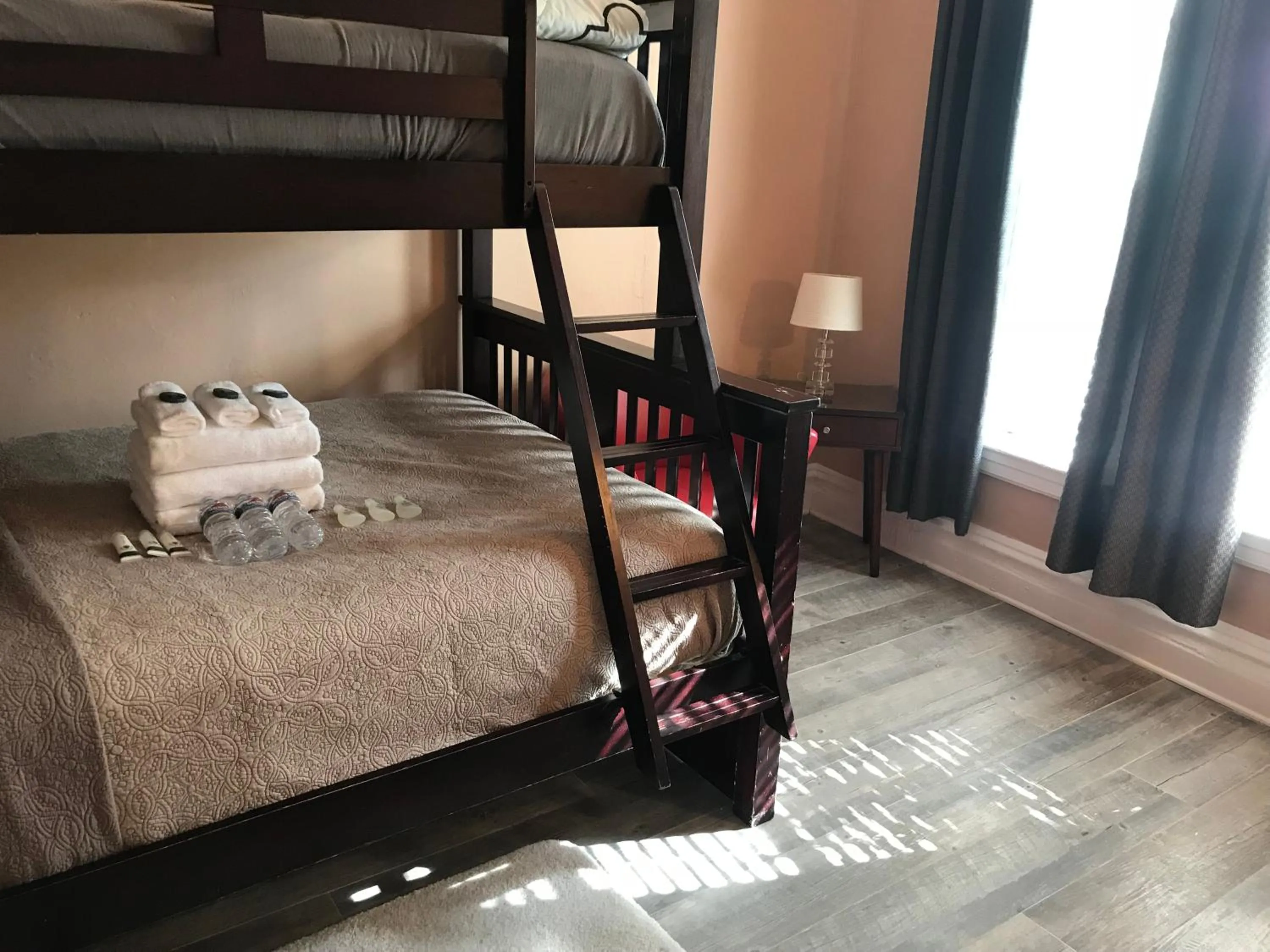 bunk bed, Bed in Luz Hotel