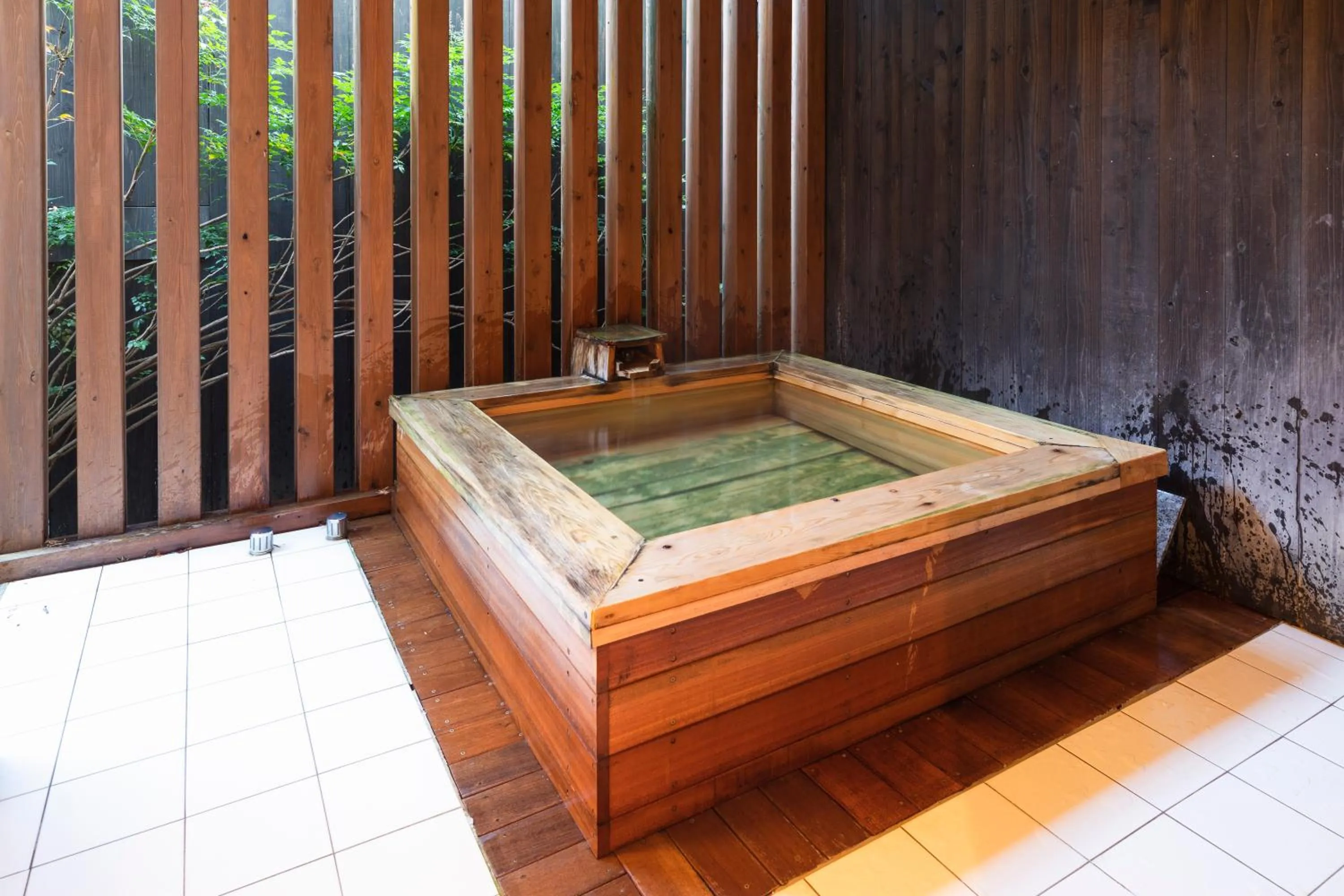 Open Air Bath in Yushintei