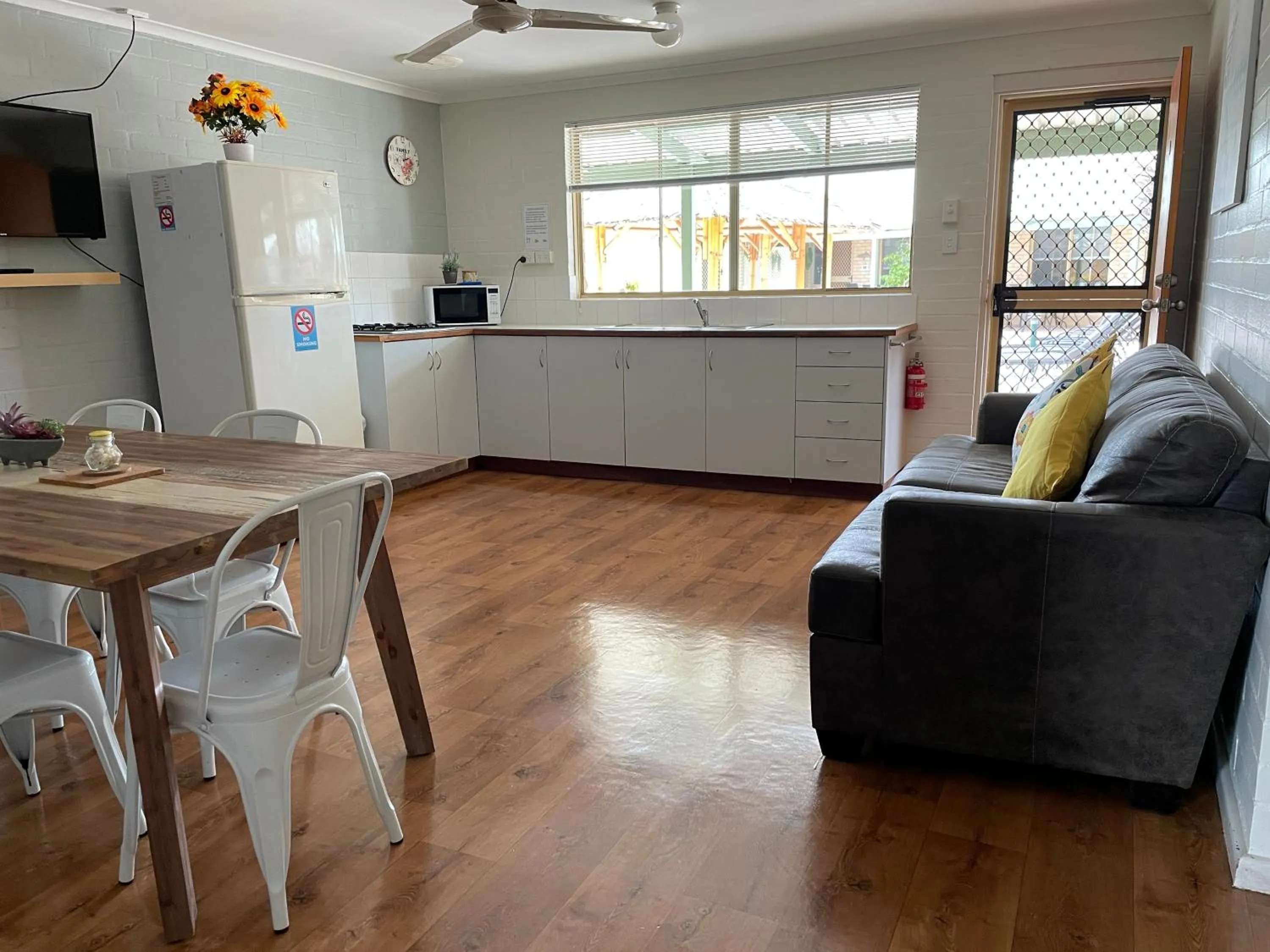 Kitchen or kitchenette in Shark Bay Seafront Apartments