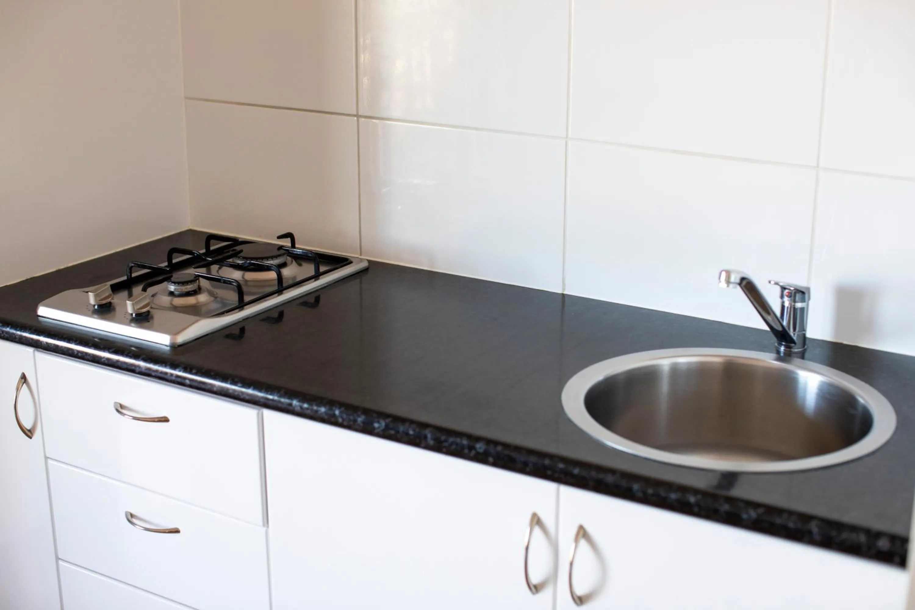 Kitchen or kitchenette in Shark Bay Seafront Apartments