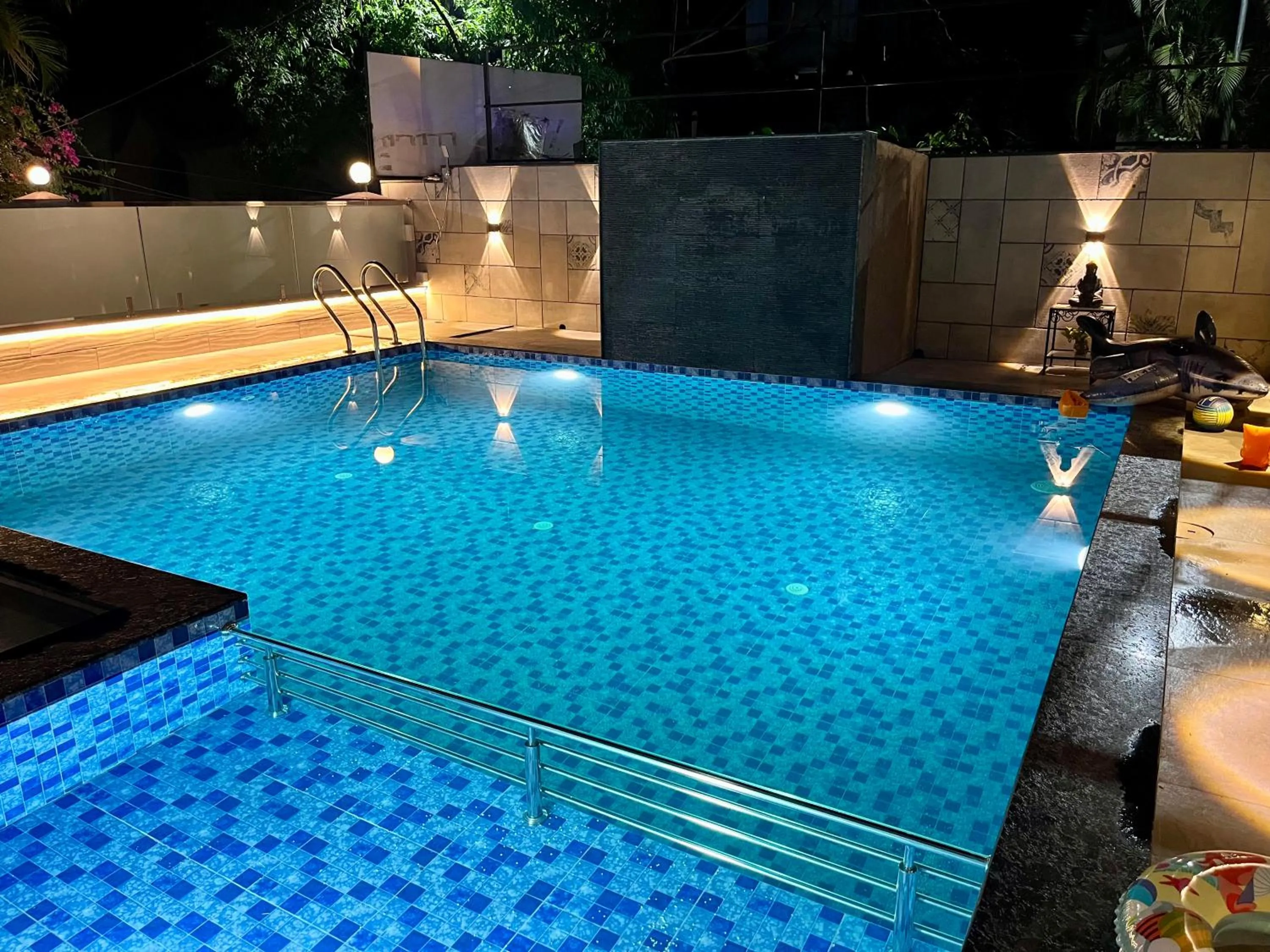 Swimming pool in Girivihar Holiday Club - Pure Veg