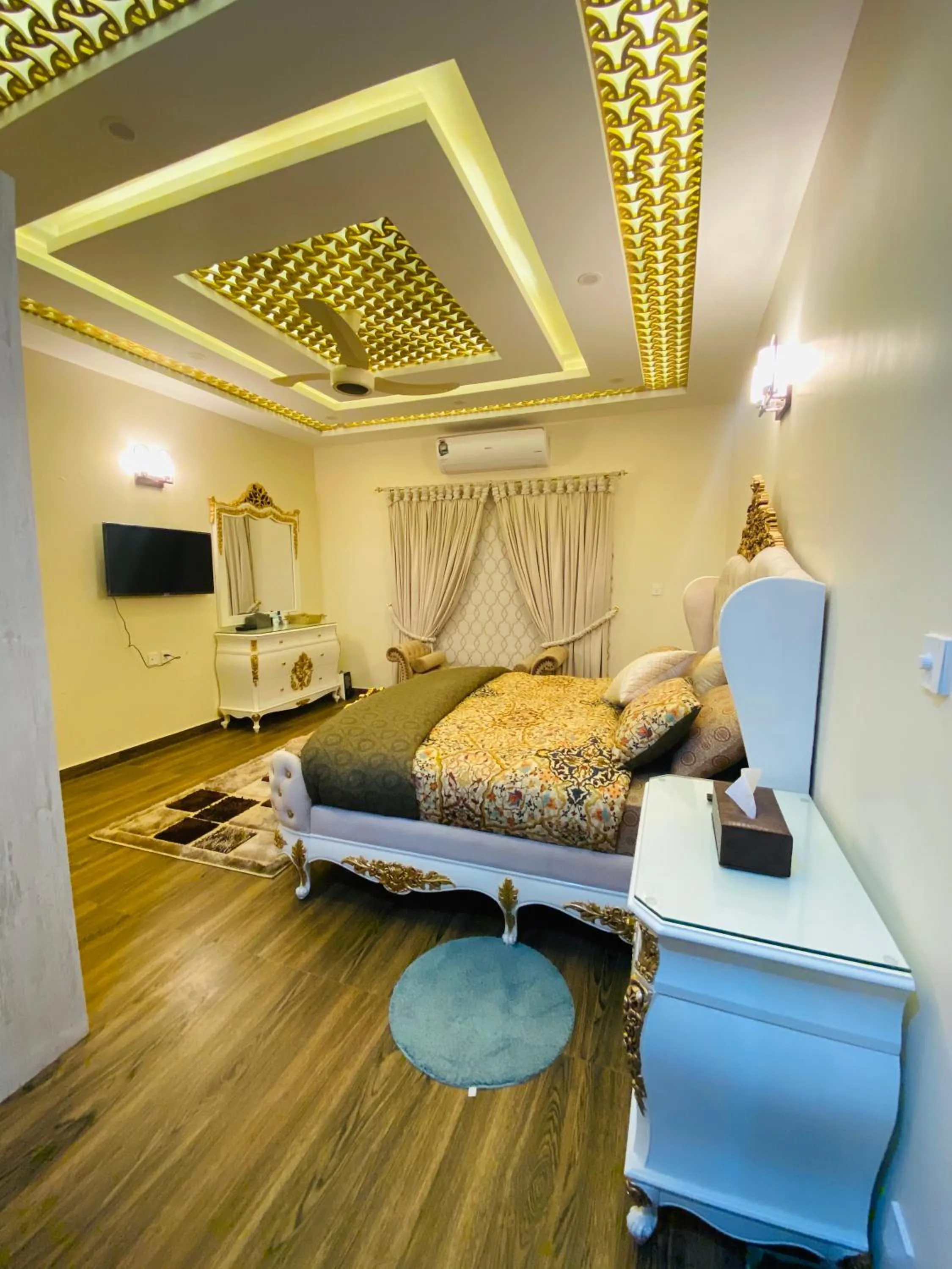 Continental boutique House