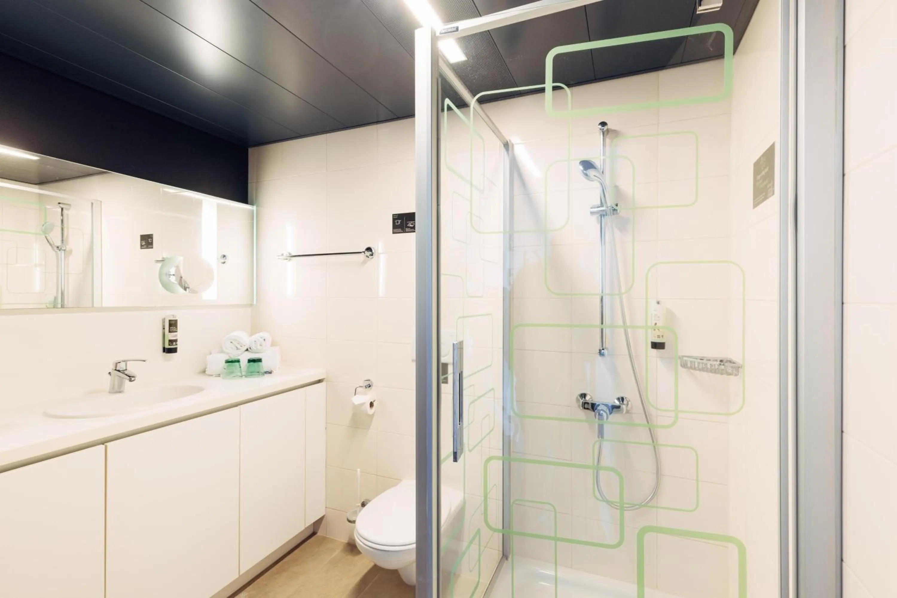 Bathroom in harry's home Hart bei Graz hotel & apartments