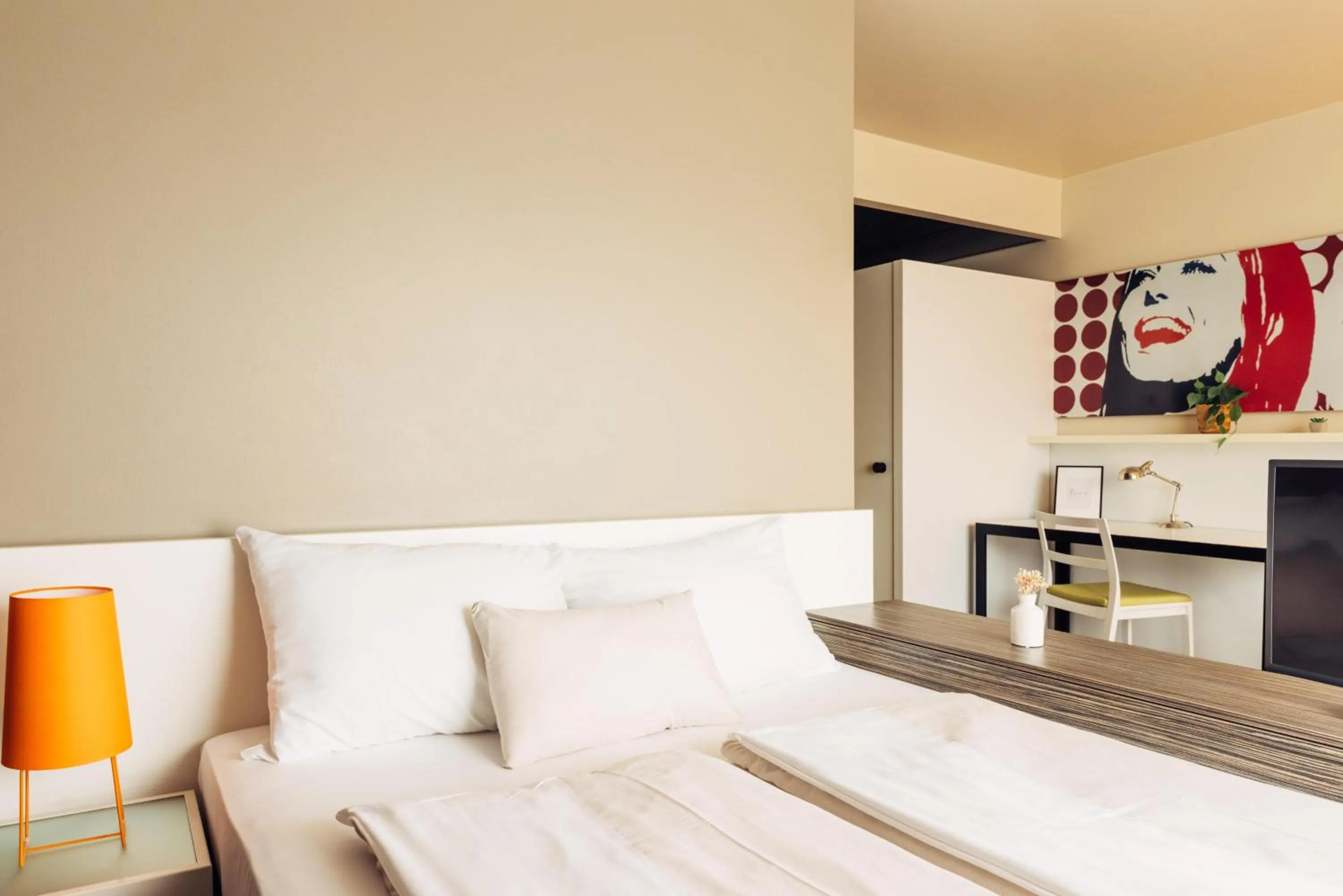 Photo of the whole room, Bed in harry's home Hart bei Graz hotel & apartments