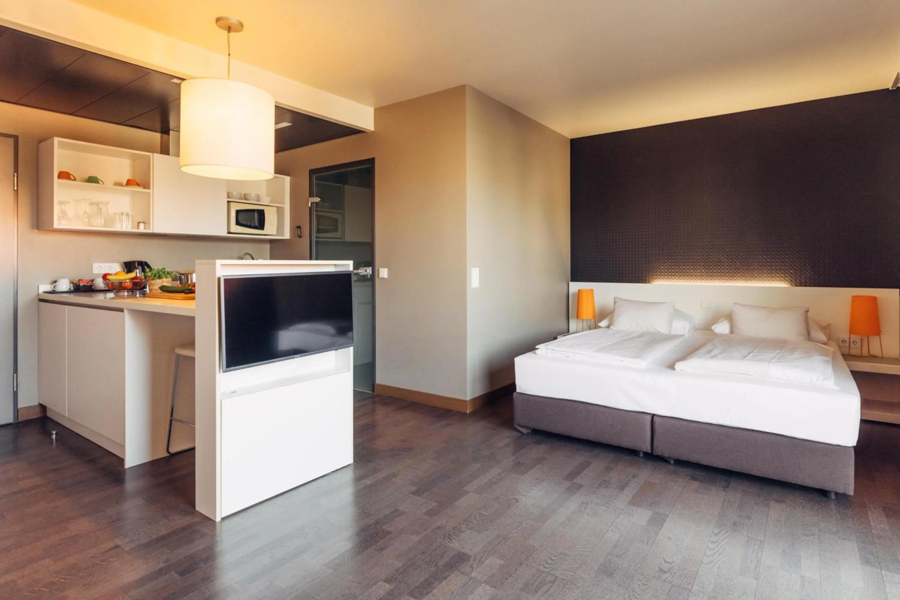 Photo of the whole room, Bed in harry's home Hart bei Graz hotel & apartments