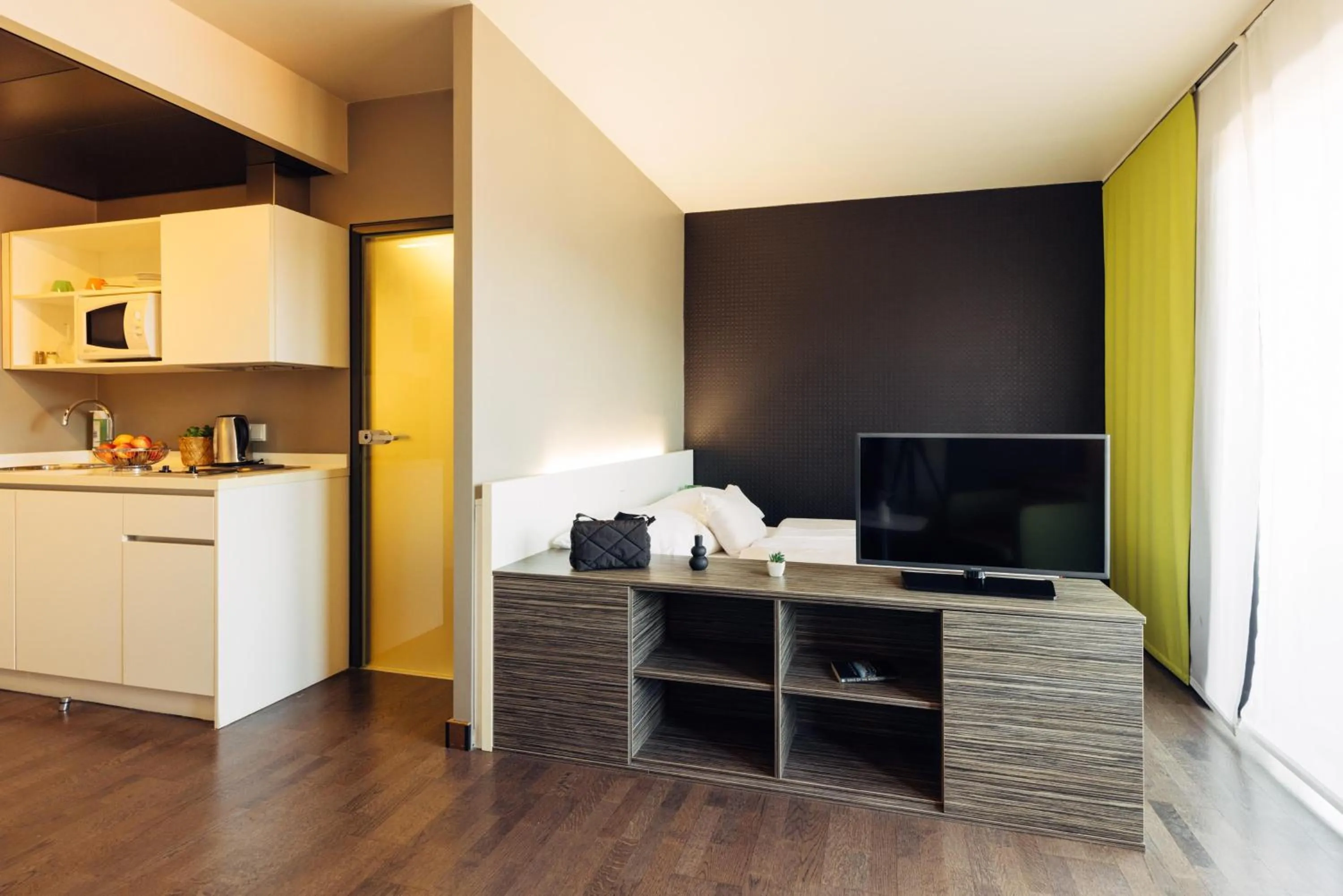 Photo of the whole room in harry's home Hart bei Graz hotel & apartments