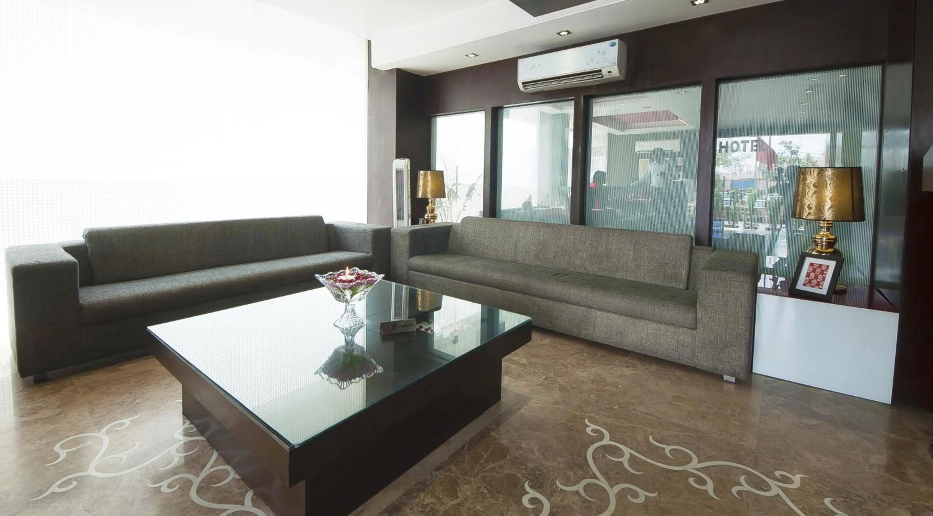 Lobby or reception in Hotel Raya Inn