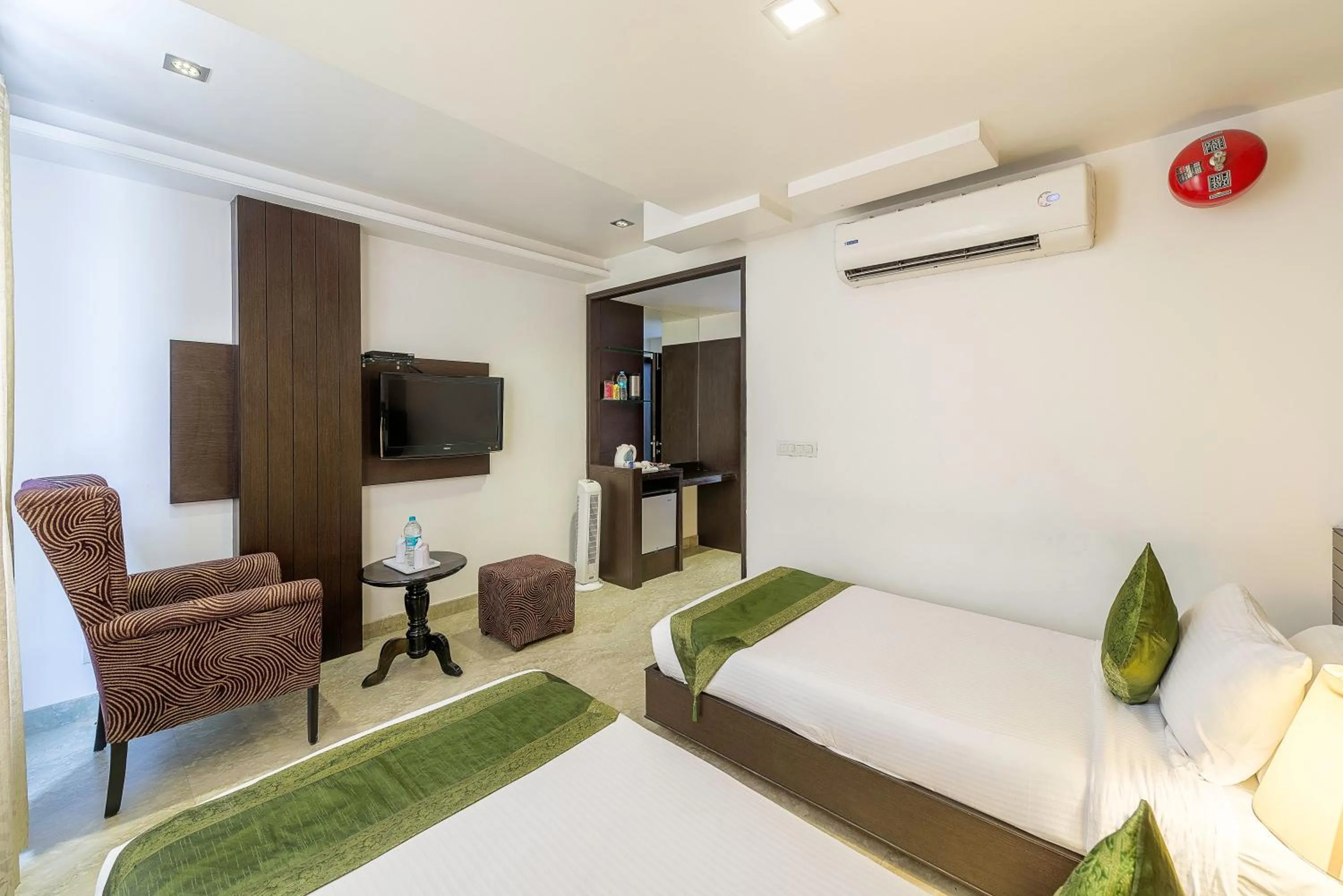 Bedroom, Bed in Hotel Raya Inn