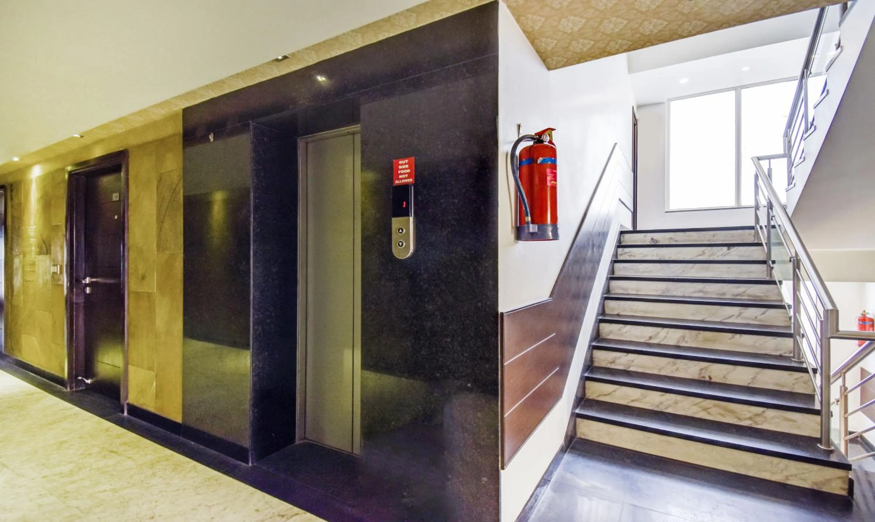 Property building in Hotel Raya Inn